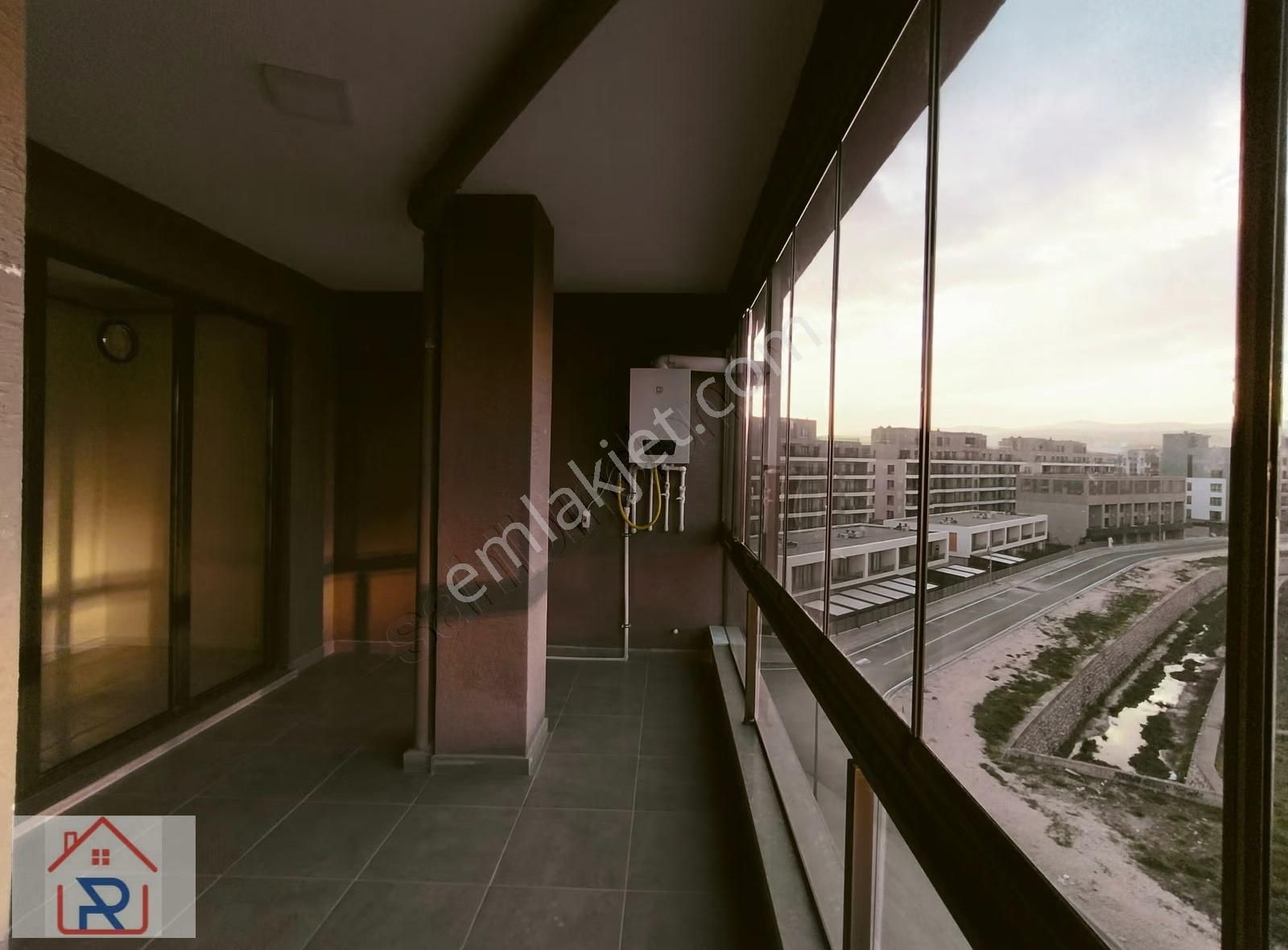 Sıfır! Bakımlı Cam Balkonlu Yeni 3+1 Dubleks Teraslı Daire - Görsel 17