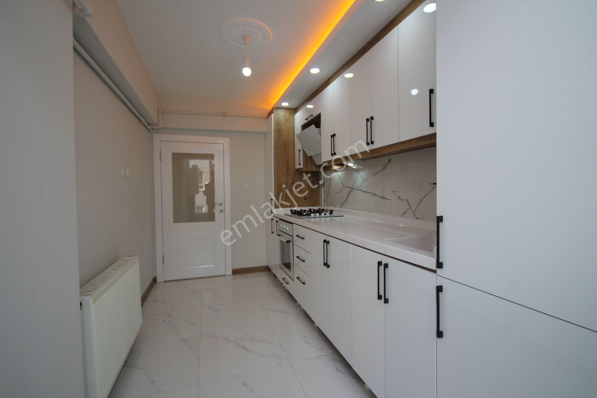 Etimesgut Süvari Mahallesi Ön Cephe 3+1 Ara Kat Lüks Daire - Görsel 13