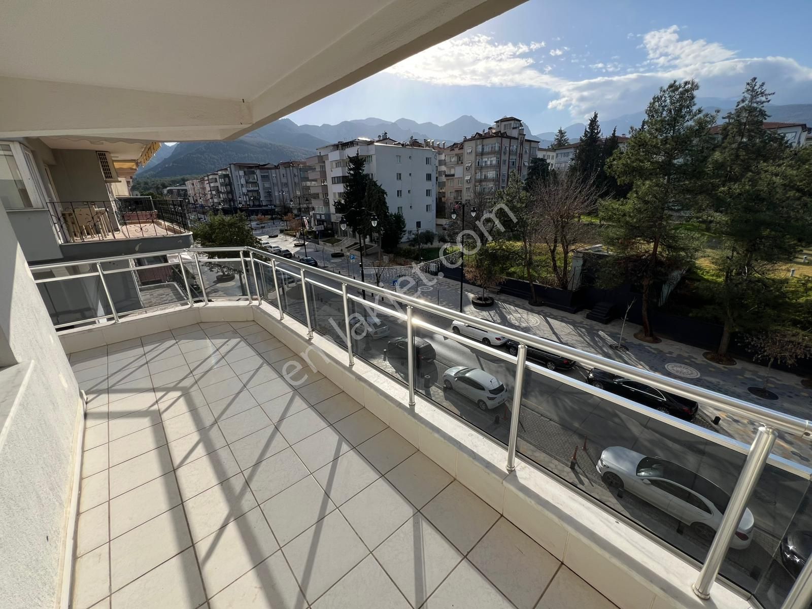 Özmecaz'dan Çamlık Caddesi Üzerisinde 3+1 Arakat Asansörlü Geniş Daire - Görsel 8