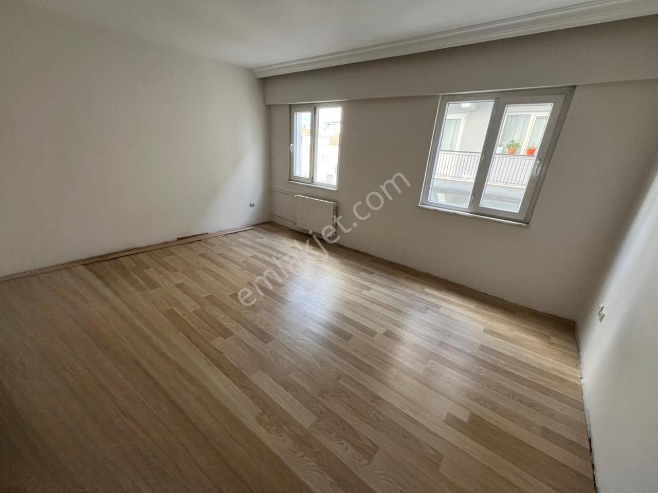 Özmecaz'dan Çamlık Caddesi Üzerisinde 3+1 Arakat Asansörlü Geniş Daire - Görsel 2