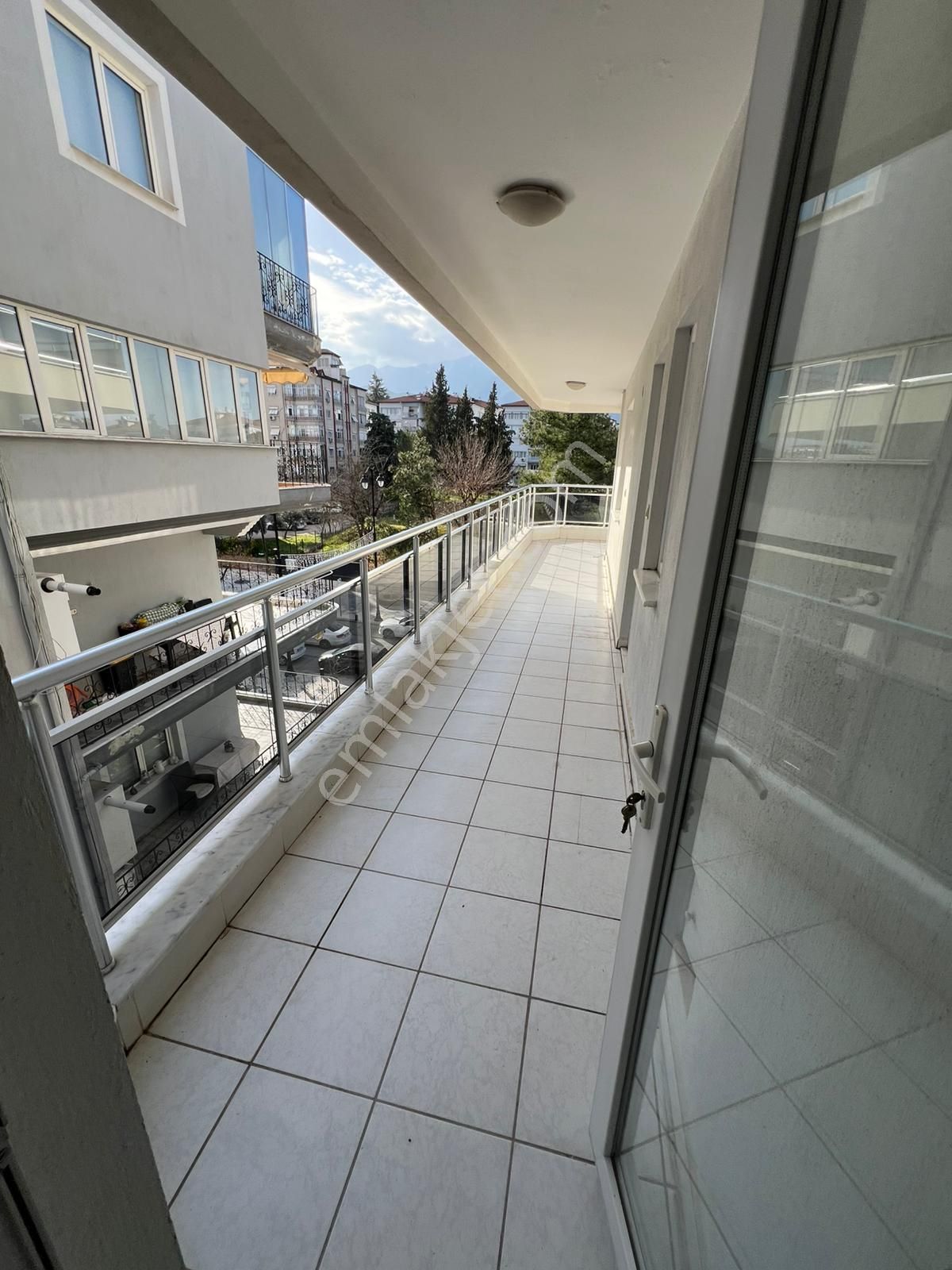 Özmecaz'dan Çamlık Caddesi Üzerisinde 3+1 Arakat Asansörlü Geniş Daire - Görsel 9