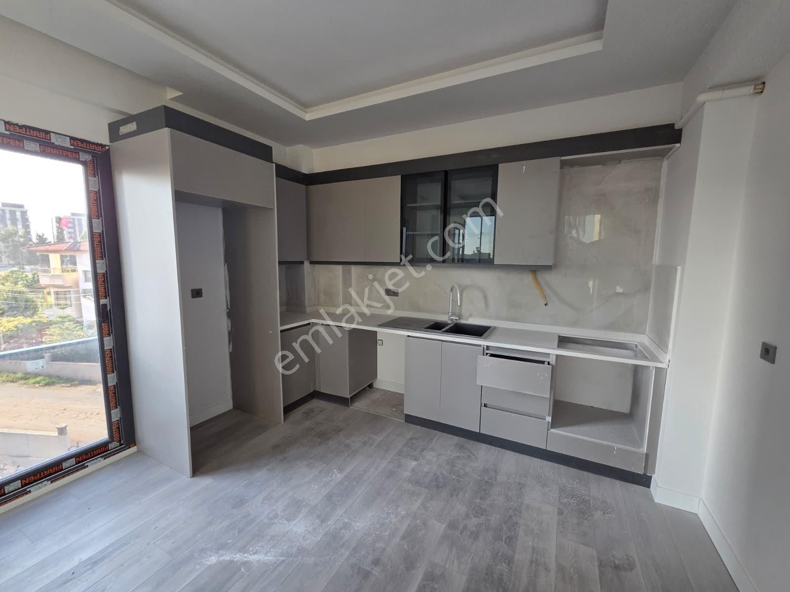 Karınca'dan Eski Mezitli'de Havuzlu İskanlı Ara Kat 2+1 Satılık!