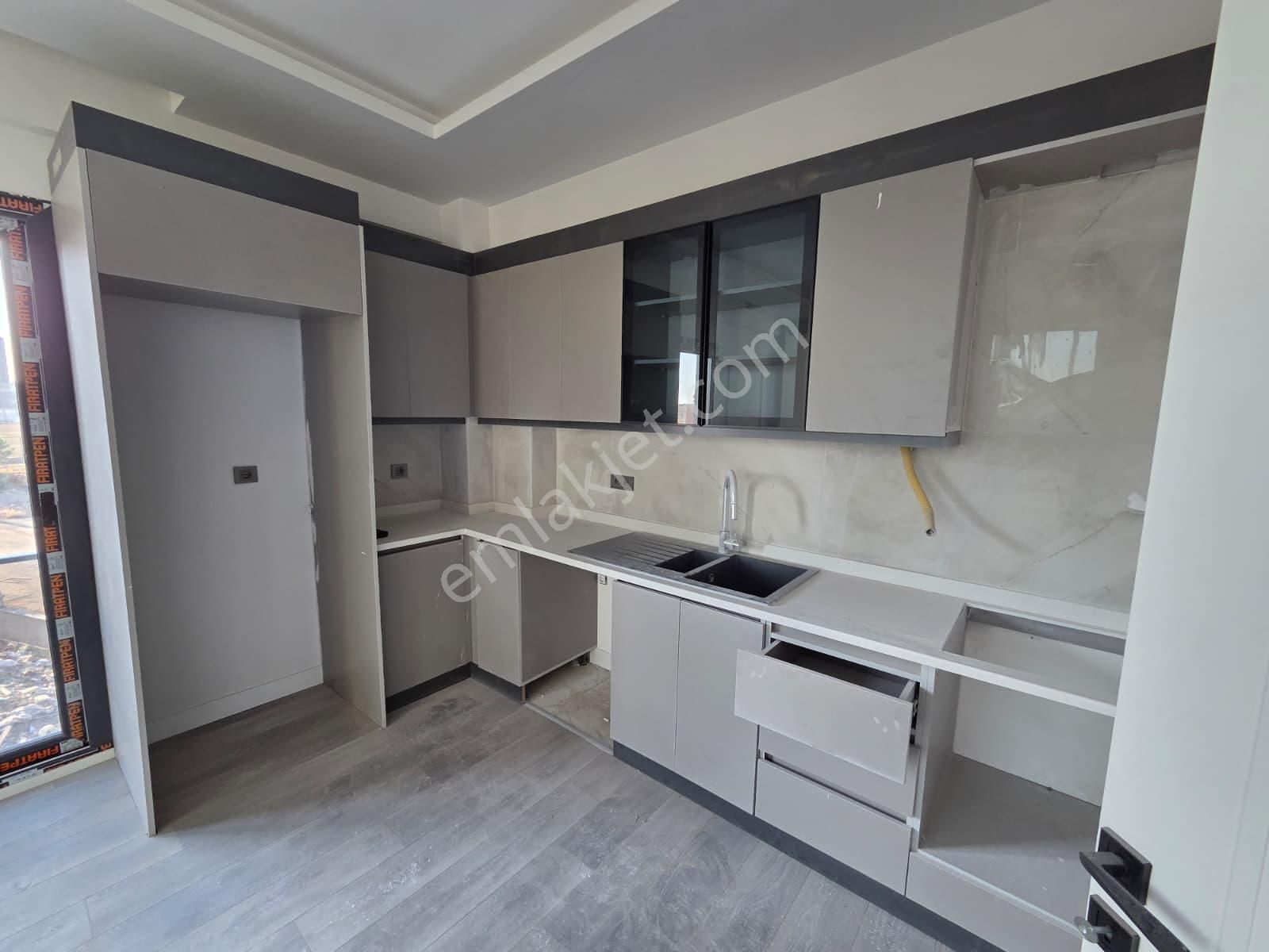 Karınca'dan Eski Mezitli'de Havuzlu İskanlı Ara Kat 2+1 Satılık! - Görsel 2