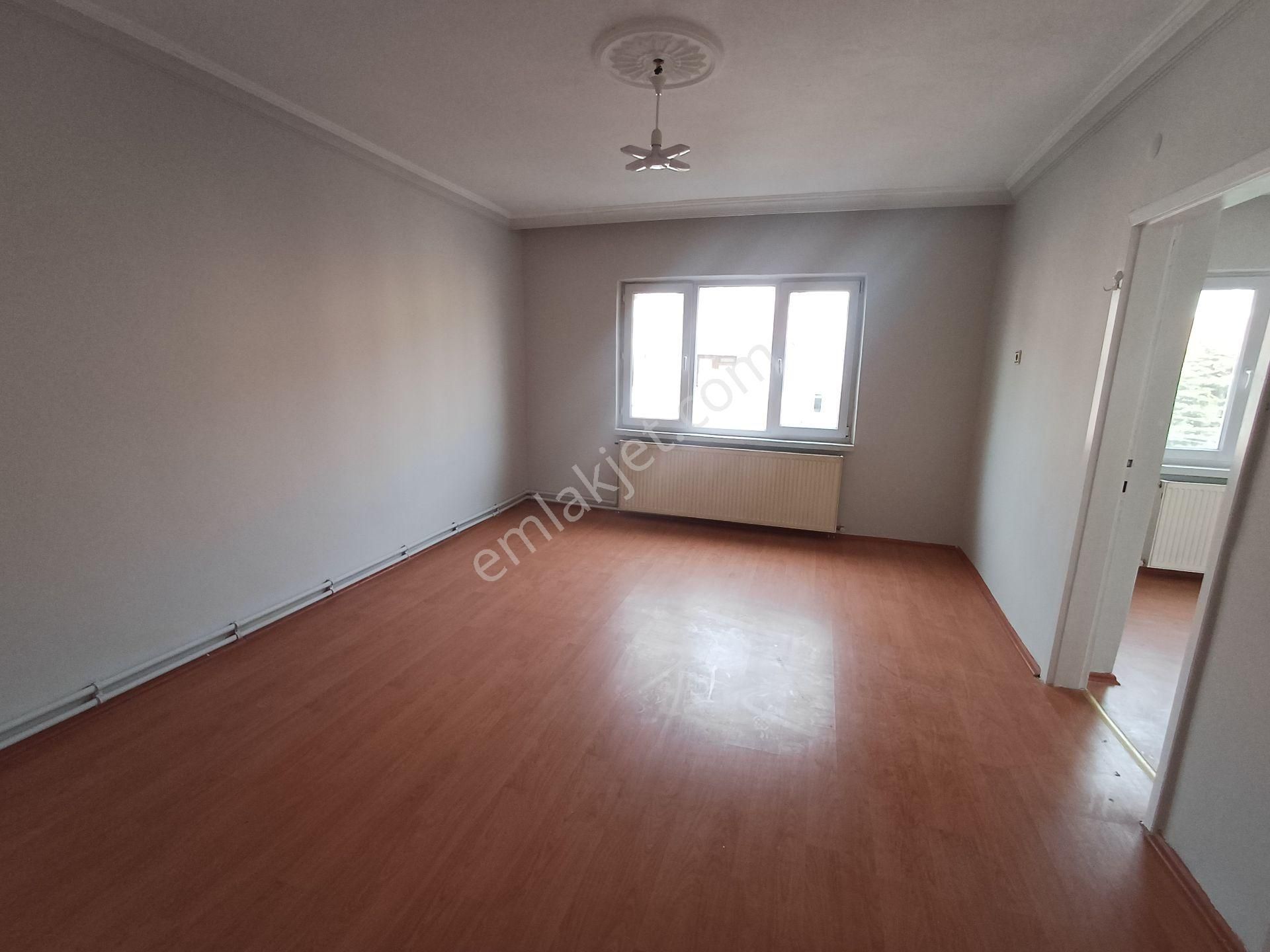 Sincan İstasyon Mahallesinde 2.ara Katta Satılık 3+1 Daire