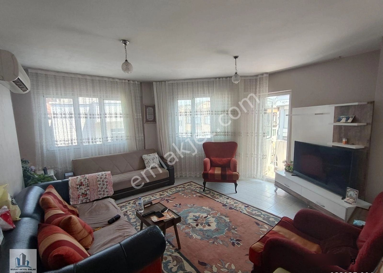 Onur Mahallesi'nde Metro İstasyonu Yakınında 3+1 Klasik Daire