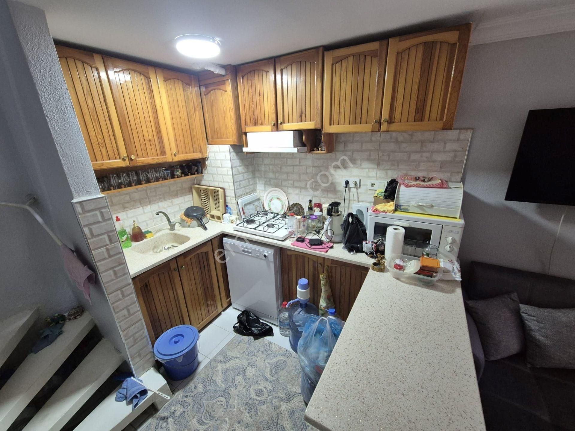 Ayvalık Sarımsaklıda Denize Yürüme Mesafesinde,bahçeli 3 Katlı Şirin Villa - Görsel 6