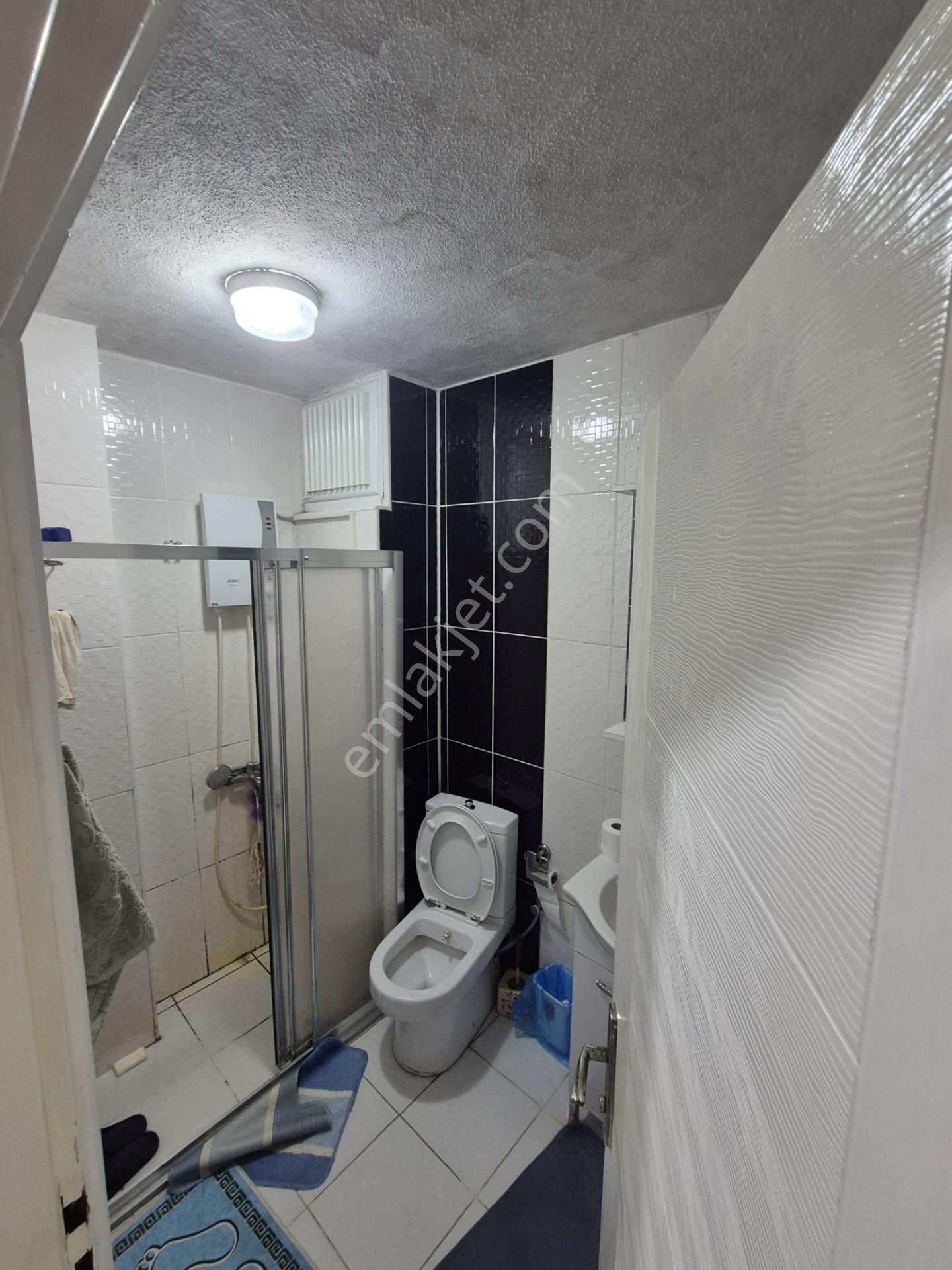 Ayvalık Sarımsaklıda Denize Yürüme Mesafesinde,bahçeli 3 Katlı Şirin Villa - Görsel 15