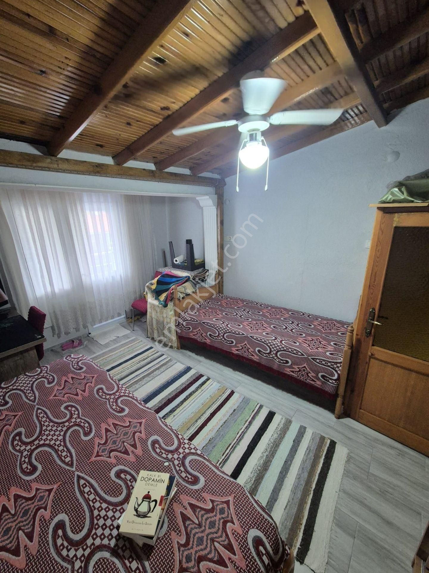 Ayvalık Sarımsaklıda Denize Yürüme Mesafesinde,bahçeli 3 Katlı Şirin Villa - Görsel 14