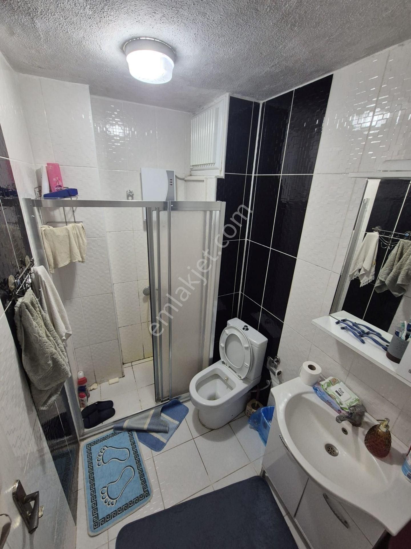 Ayvalık Sarımsaklıda Denize Yürüme Mesafesinde,bahçeli 3 Katlı Şirin Villa - Görsel 16