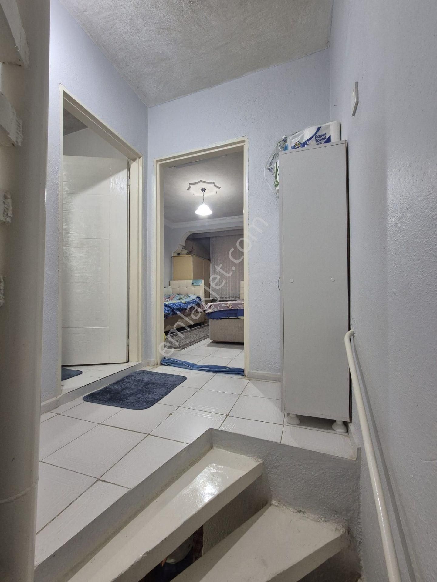 Ayvalık Sarımsaklıda Denize Yürüme Mesafesinde,bahçeli 3 Katlı Şirin Villa - Görsel 9