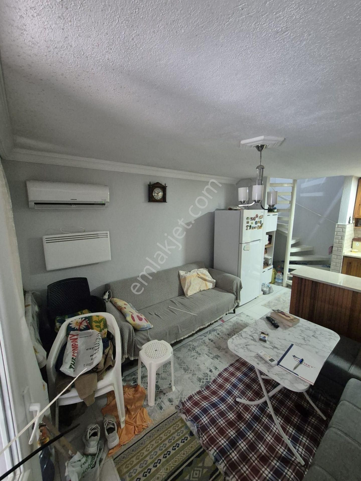 Ayvalık Sarımsaklıda Denize Yürüme Mesafesinde,bahçeli 3 Katlı Şirin Villa - Görsel 4