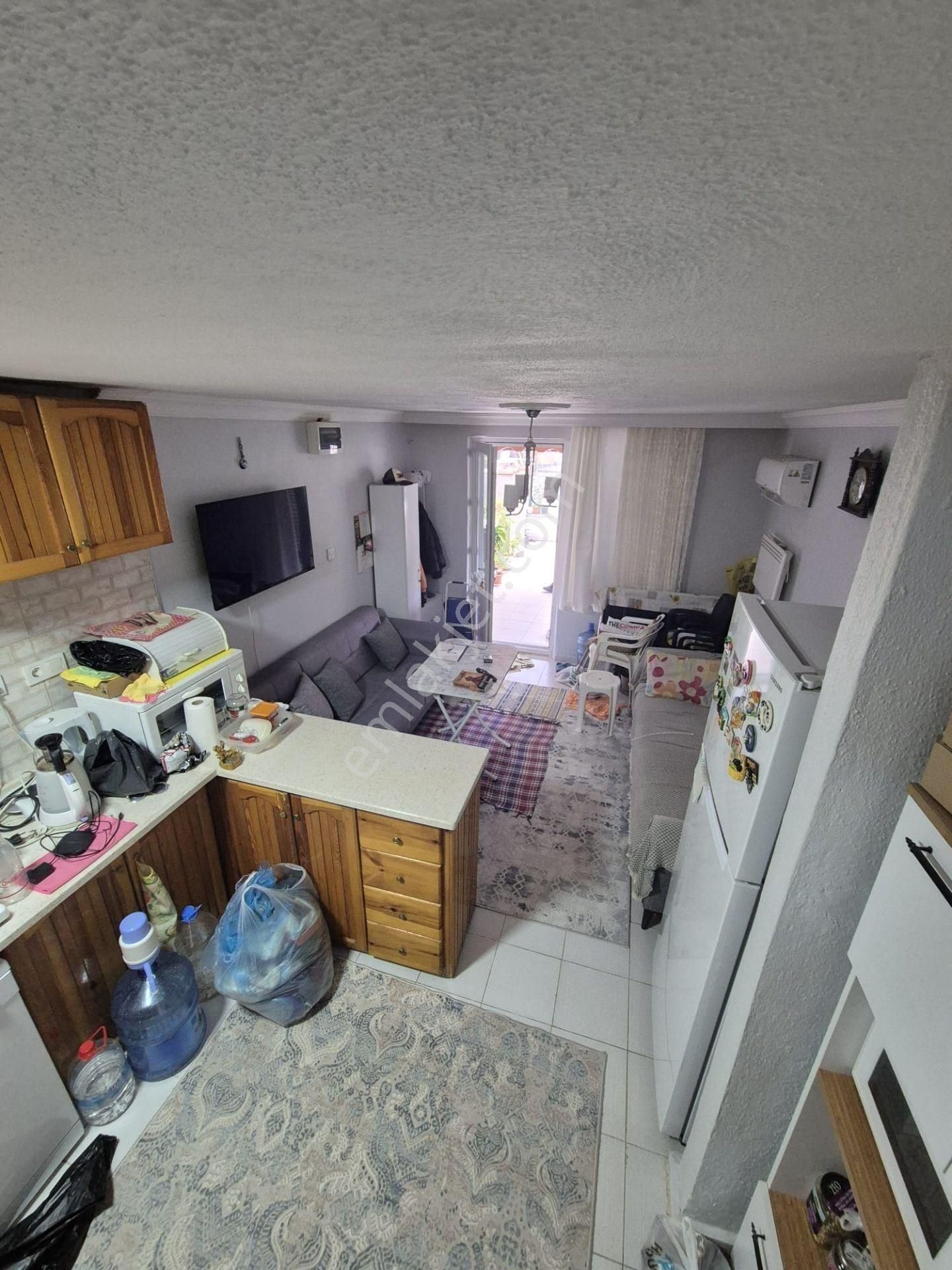 Ayvalık Sarımsaklıda Denize Yürüme Mesafesinde,bahçeli 3 Katlı Şirin Villa - Görsel 7