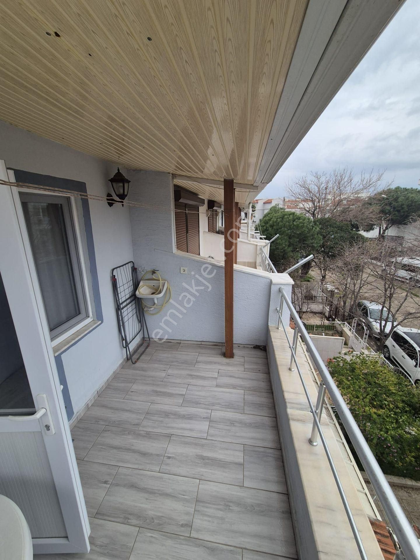 Ayvalık Sarımsaklıda Denize Yürüme Mesafesinde,bahçeli 3 Katlı Şirin Villa - Görsel 19
