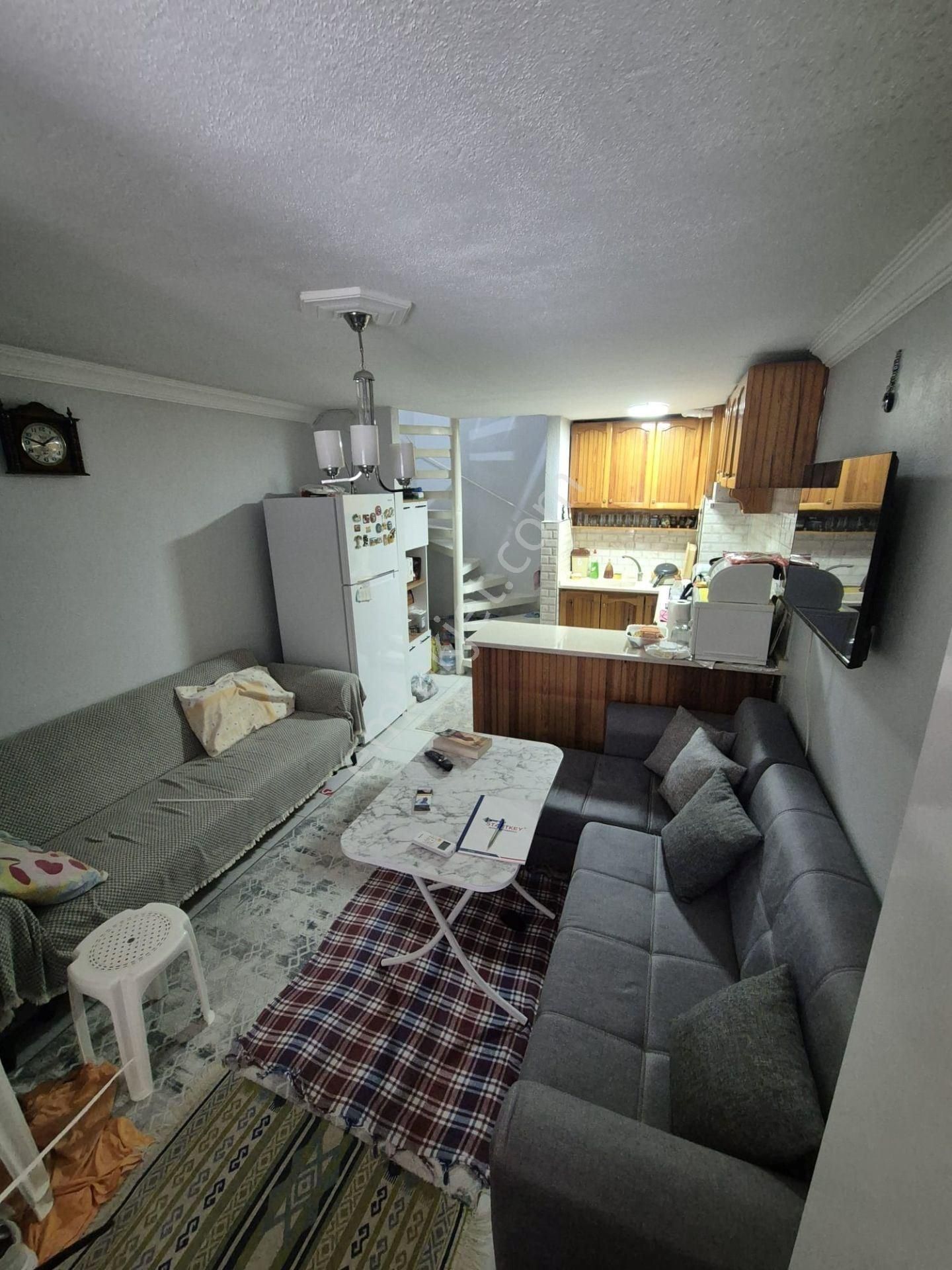 Ayvalık Sarımsaklıda Denize Yürüme Mesafesinde,bahçeli 3 Katlı Şirin Villa - Görsel 5