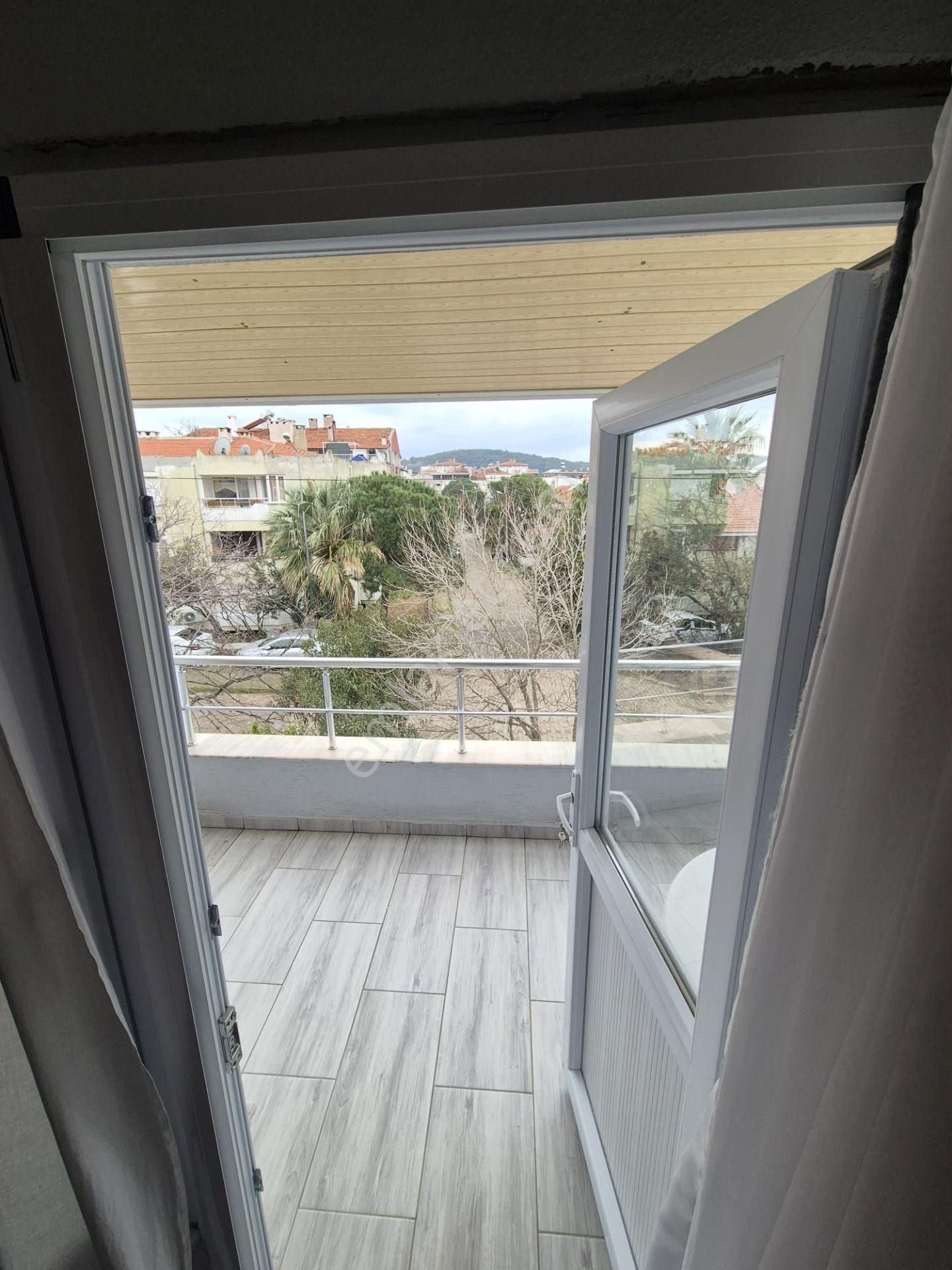 Ayvalık Sarımsaklıda Denize Yürüme Mesafesinde,bahçeli 3 Katlı Şirin Villa - Görsel 17