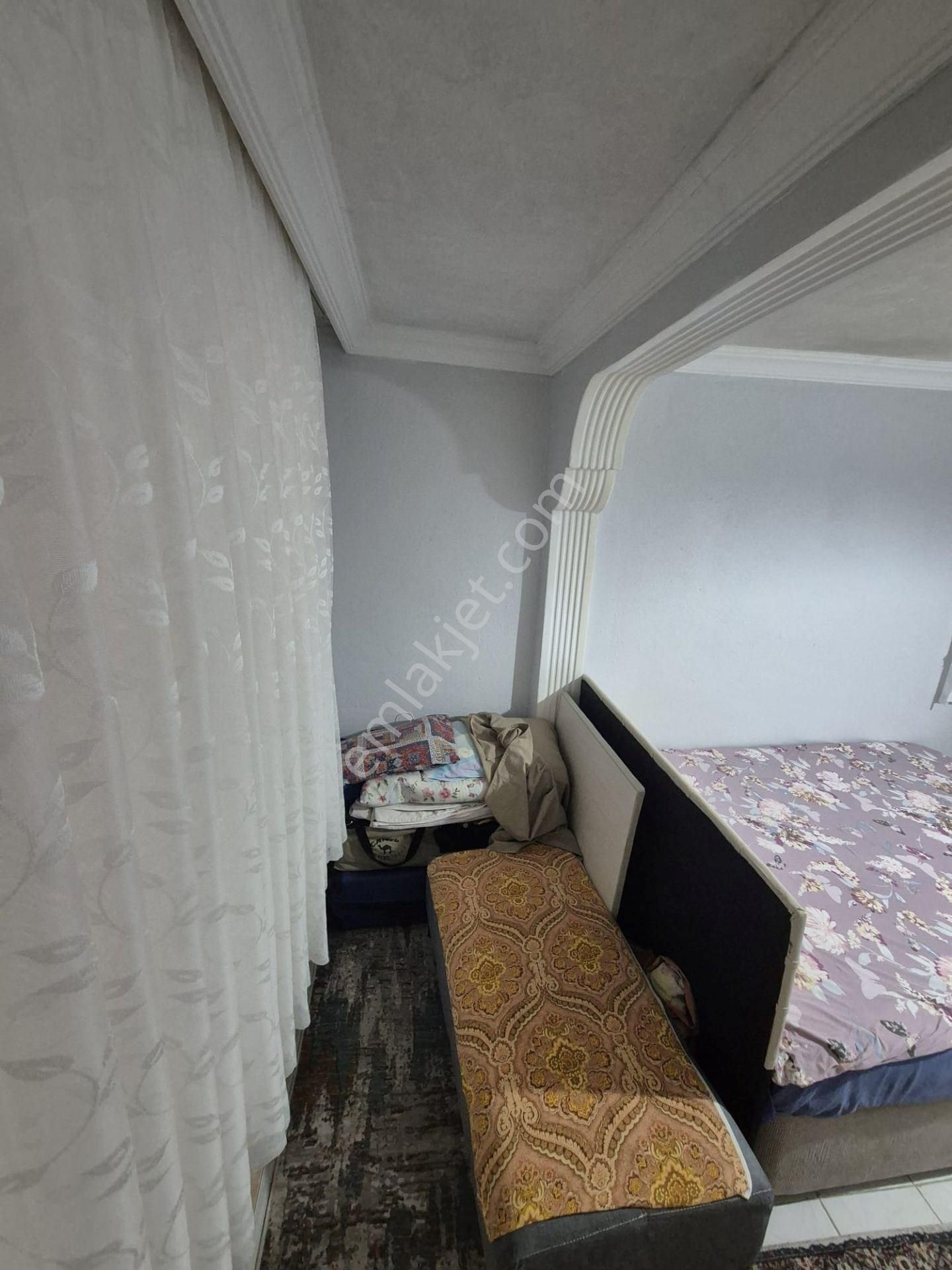 Ayvalık Sarımsaklıda Denize Yürüme Mesafesinde,bahçeli 3 Katlı Şirin Villa - Görsel 12