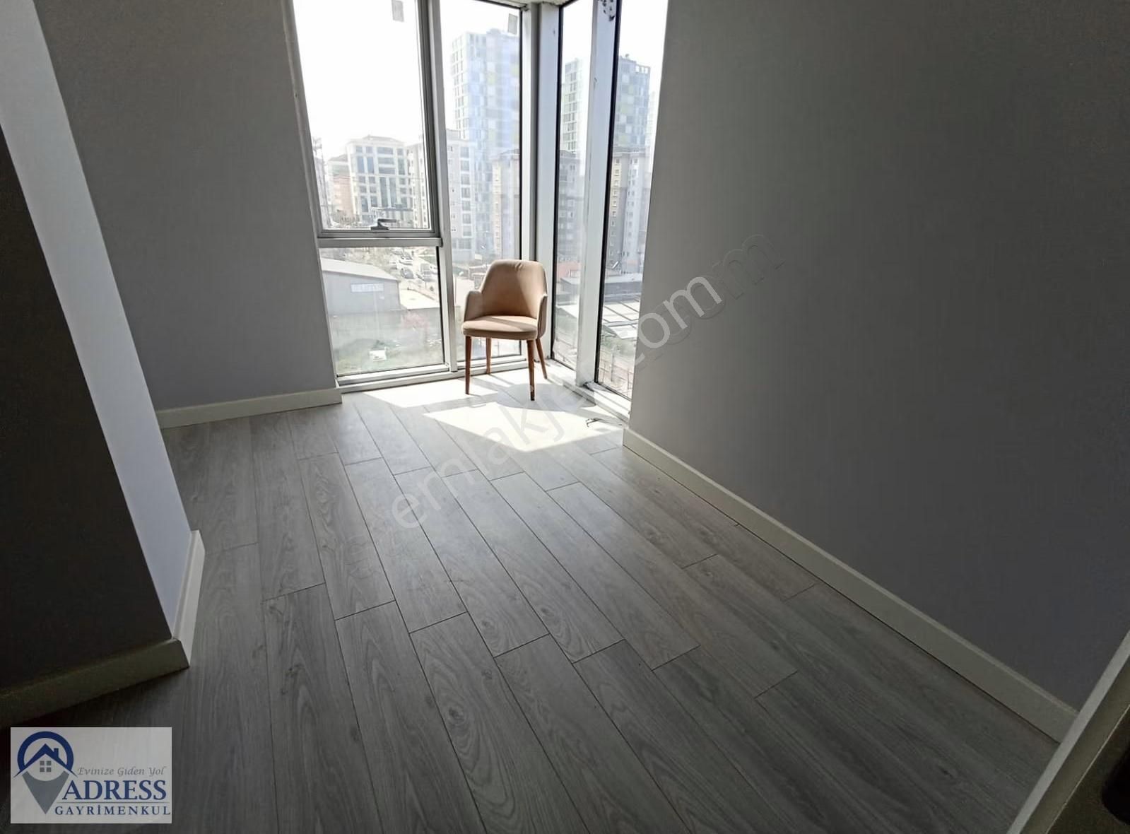 Şerifali Ticari Bölgede İyi Konumda Kiralık 2+1 Ofis - Görsel 31