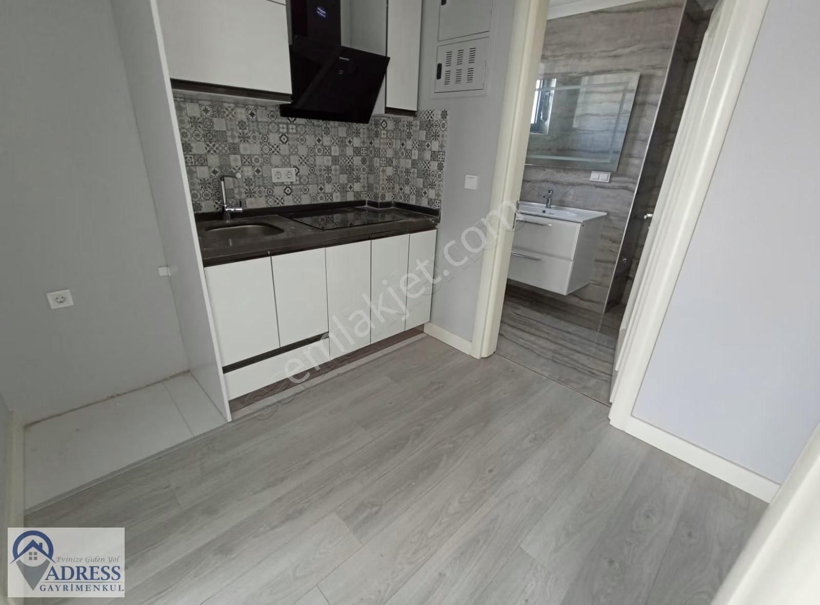 Şerifali Ticari Bölgede İyi Konumda Kiralık 2+1 Ofis - Görsel 17