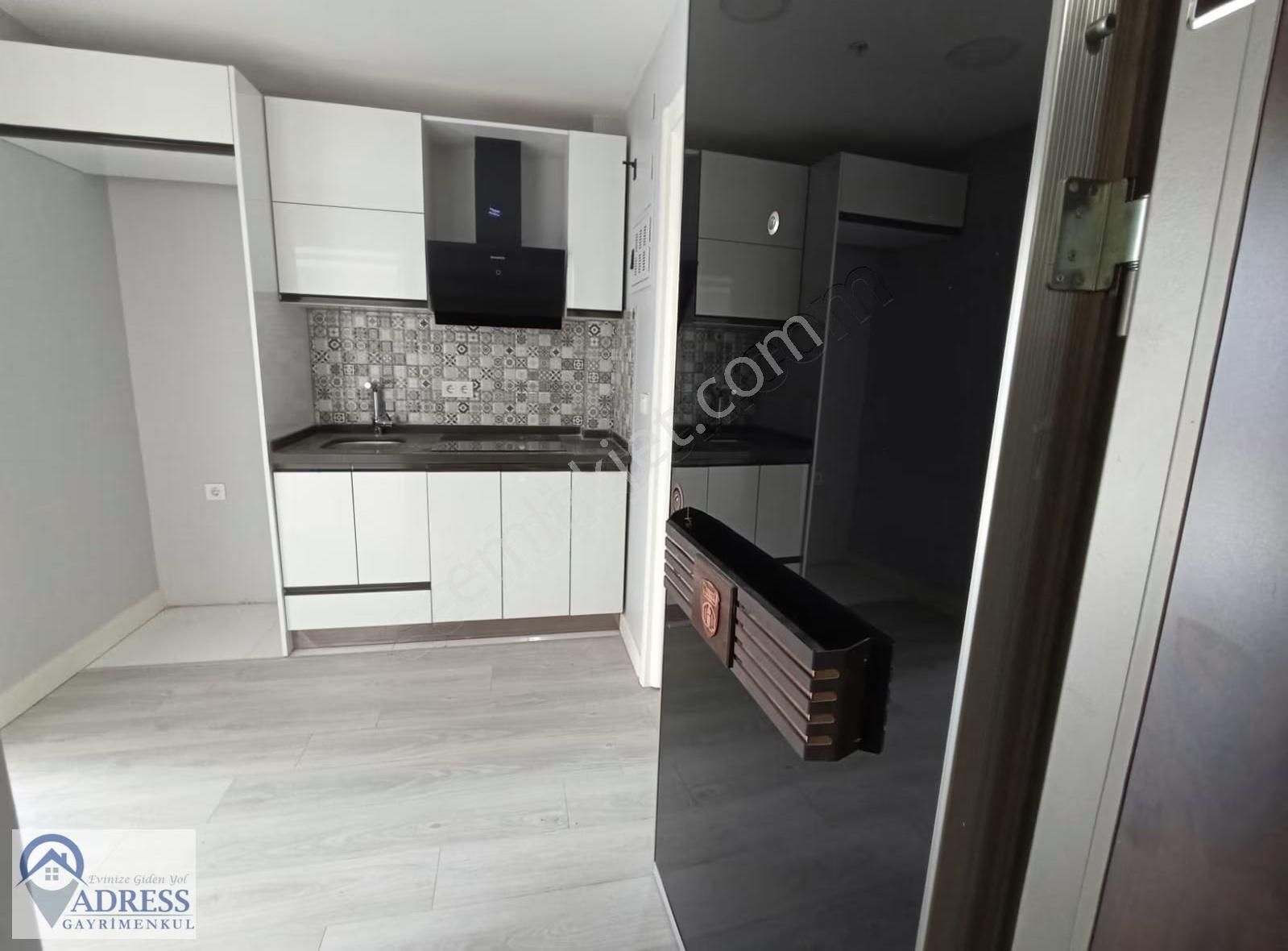 Şerifali Ticari Bölgede İyi Konumda Kiralık 2+1 Ofis - Görsel 14