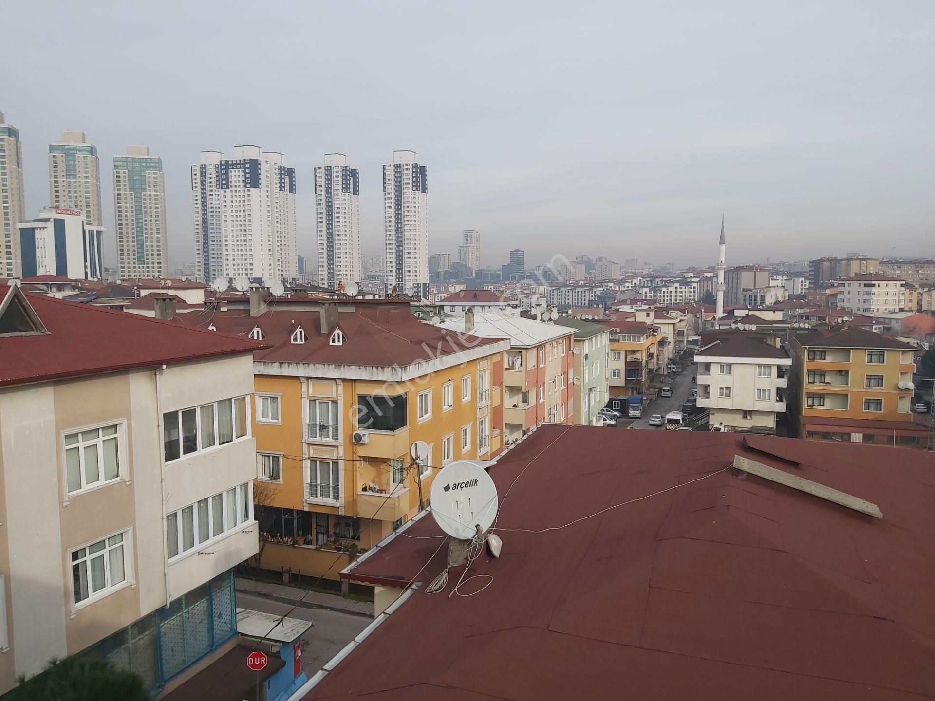 Harika Lokasyon Metroya Yakın Fuul Eşyalı Genç Binada 2+1çatkatı - Görsel 3