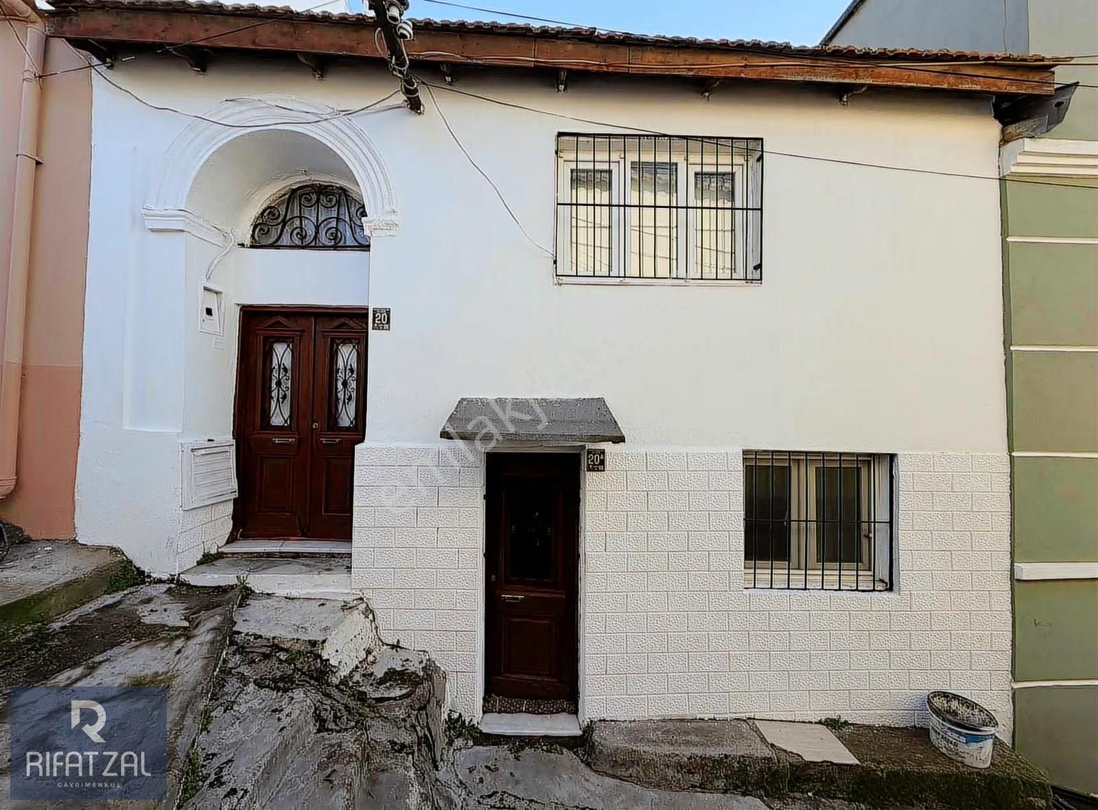 Ayvalık Fethiye Mah. Deniz Manzaralı 3+1 Eşyalı 136 M2 Avlulu Ev - Görsel 22