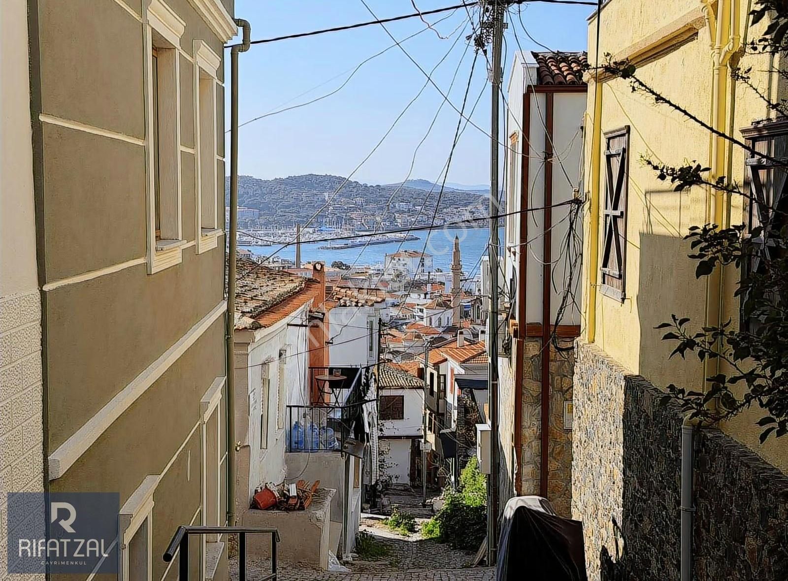 Ayvalık Fethiye Mah. Deniz Manzaralı 3+1 Eşyalı 136 M2 Avlulu Ev - Görsel 19