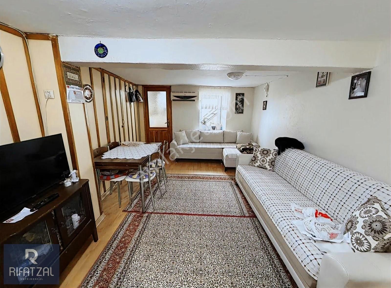 Ayvalık Fethiye Mah. Deniz Manzaralı 3+1 Eşyalı 136 M2 Avlulu Ev - Görsel 9