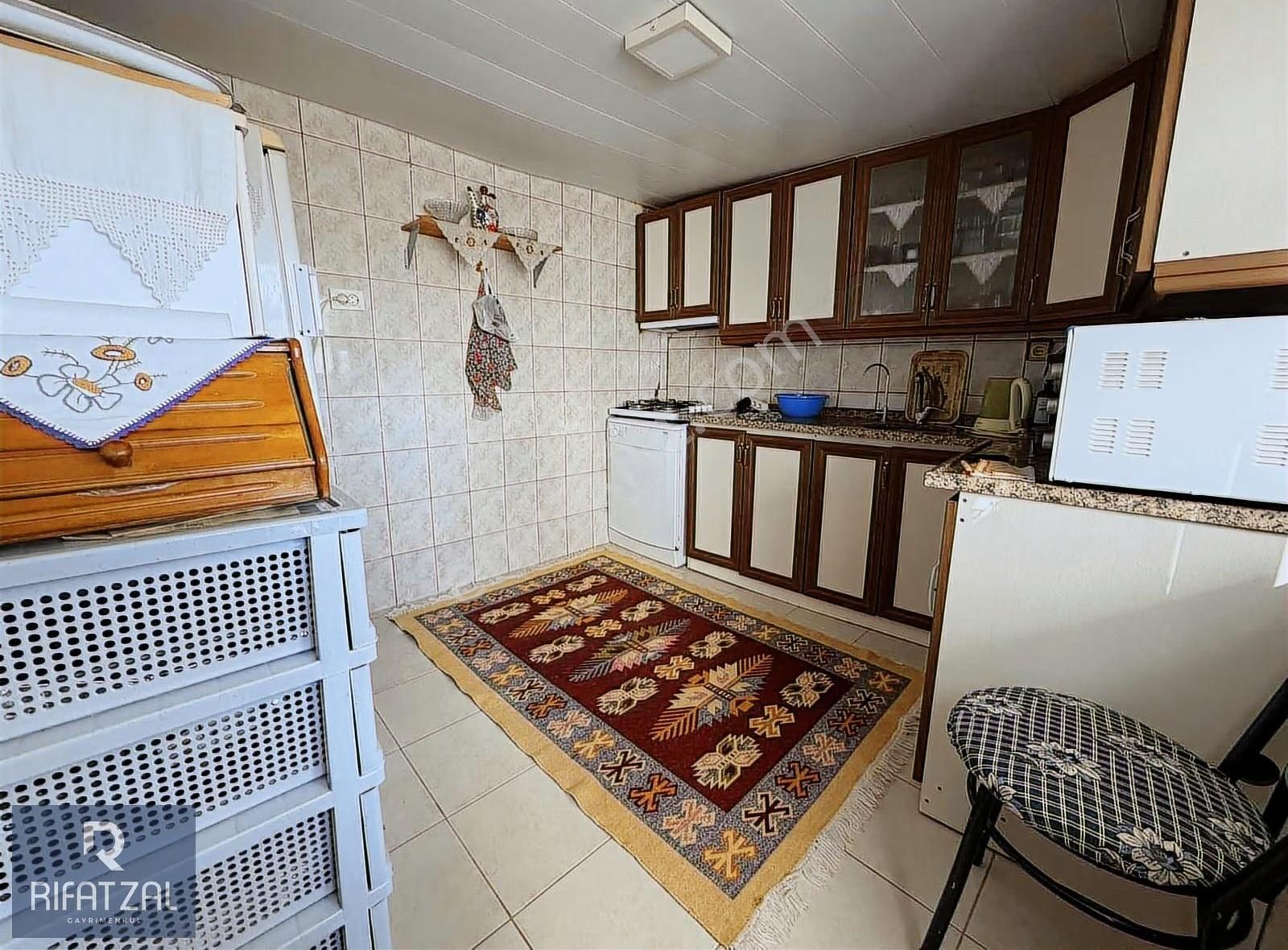 Ayvalık Fethiye Mah. Deniz Manzaralı 3+1 Eşyalı 136 M2 Avlulu Ev - Görsel 6