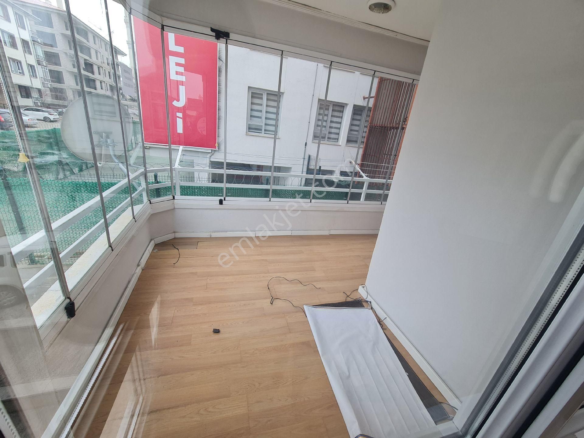 Karapürcekte Merkezde Satlık 3+1 1 Katta - Görsel 11