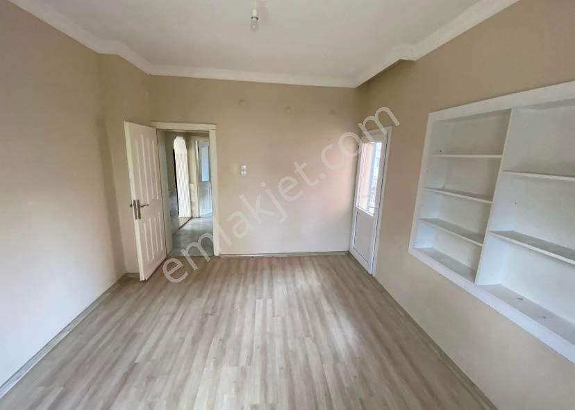 Merkeze Yakın Konumda 2+1 Ayrı Mutfaklı Balkonlu Daire - Görsel 5