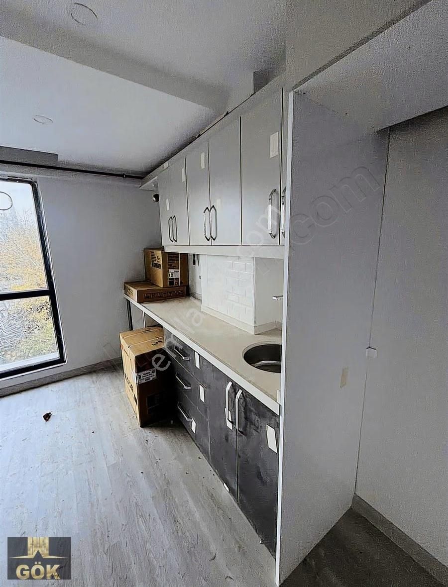 Cumhuriyet Parkı Civarı Geniş Balkonlu 1+1 İskanlı Daire - Görsel 3