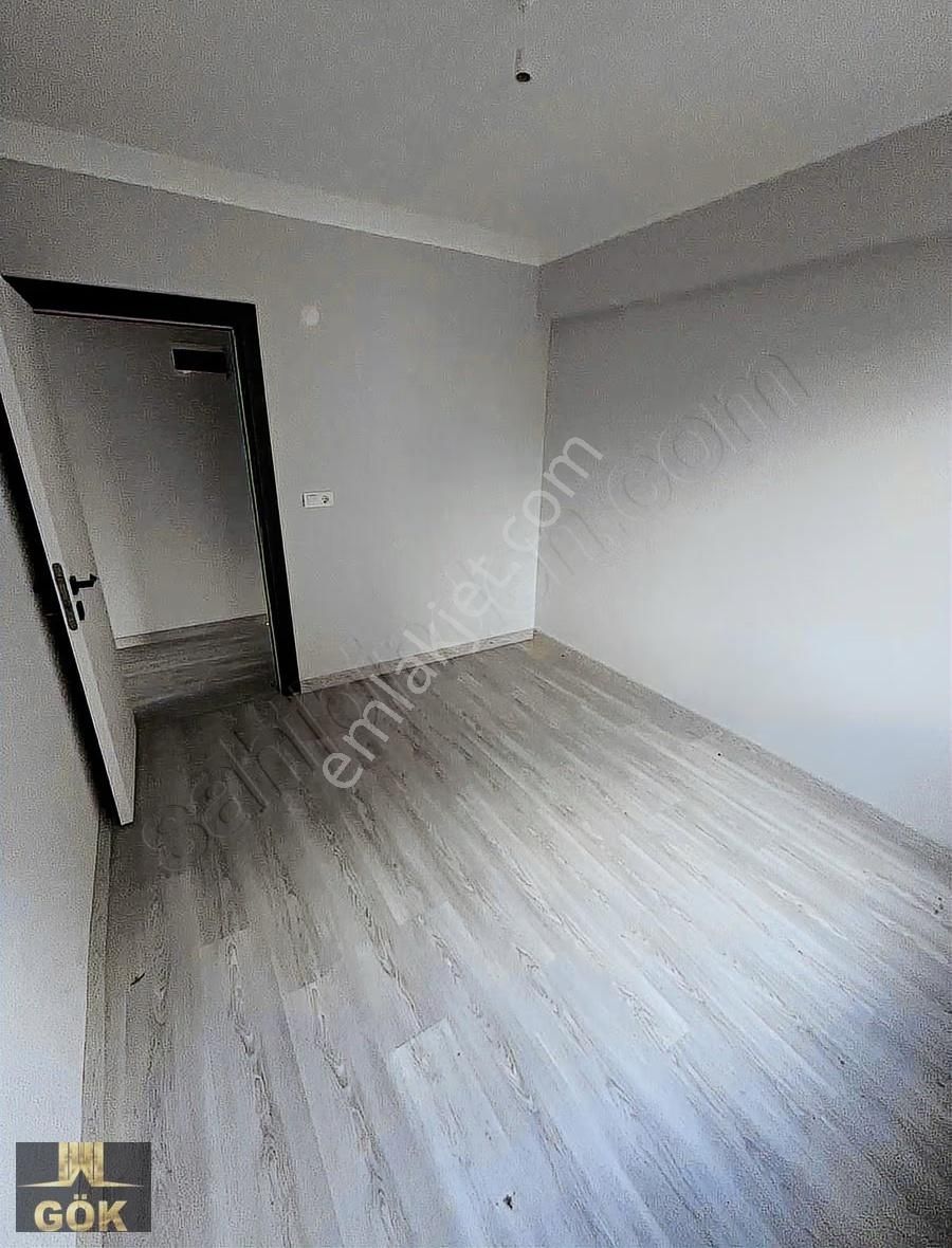 Cumhuriyet Parkı Civarı Geniş Balkonlu 1+1 İskanlı Daire - Görsel 2