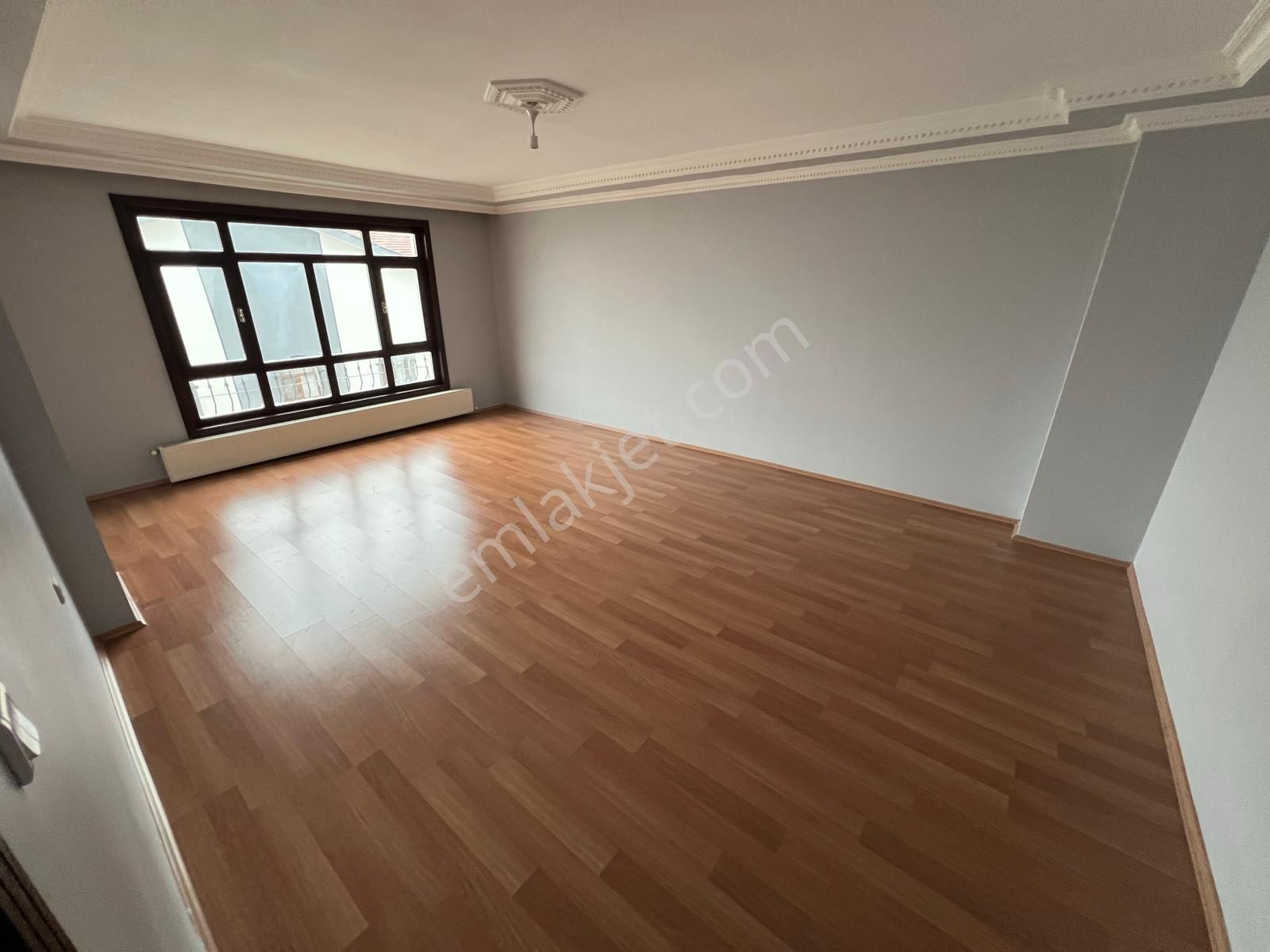 Kariyer'den Yayla'da Ara Katta 3+1 Bağımsız Asansörlü Güney Cephe Manzaralı Daire