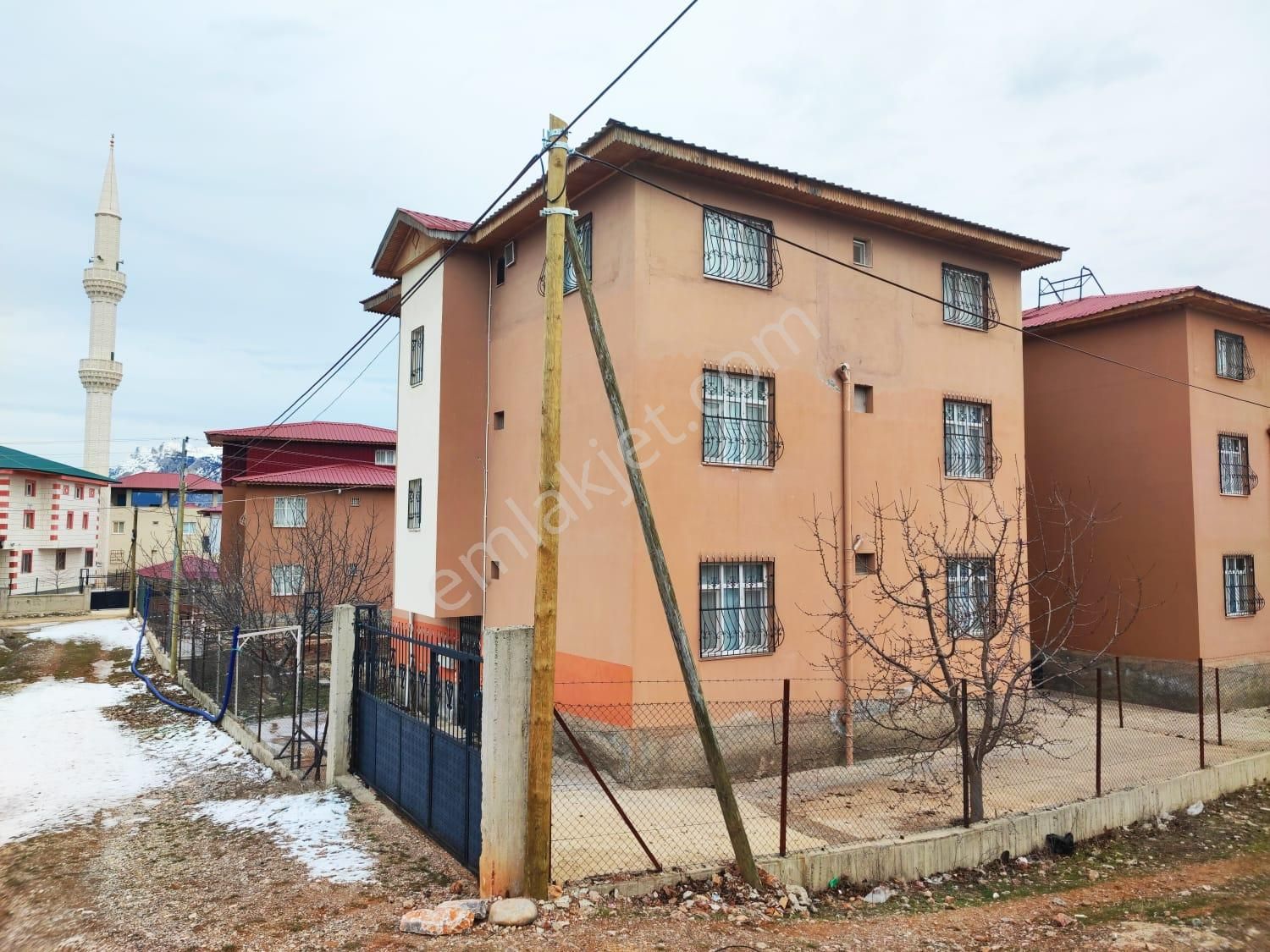 Kar Emlaktan Akçatekir Nohutluk Mevkiinde 386 M2 Arsası Mevcut 3 Katlı 9+3 Satılık Bina - Görsel 24