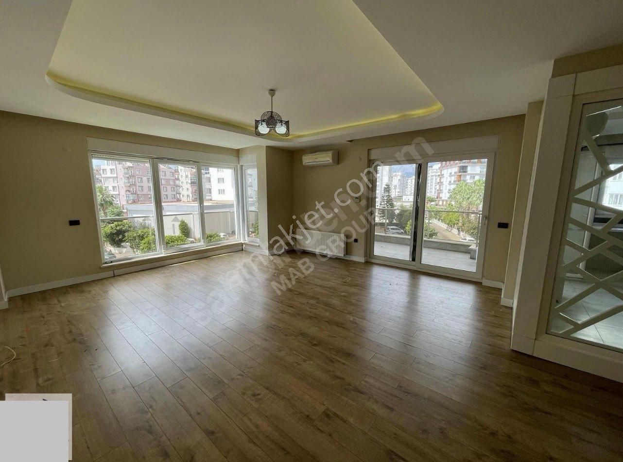 Antalya Konyaaltı Uncalı Mahallesinde Havuzlu Kombili Güvenlikli Sitede 3+1 - Görsel 6