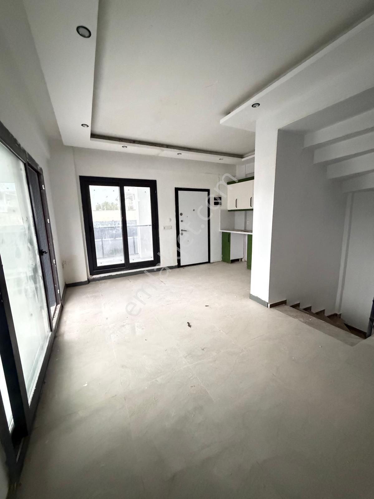 İzmir Urla Balıkova Merkezde Müthiş Sıfır Satılık Tripleks - Görsel 12