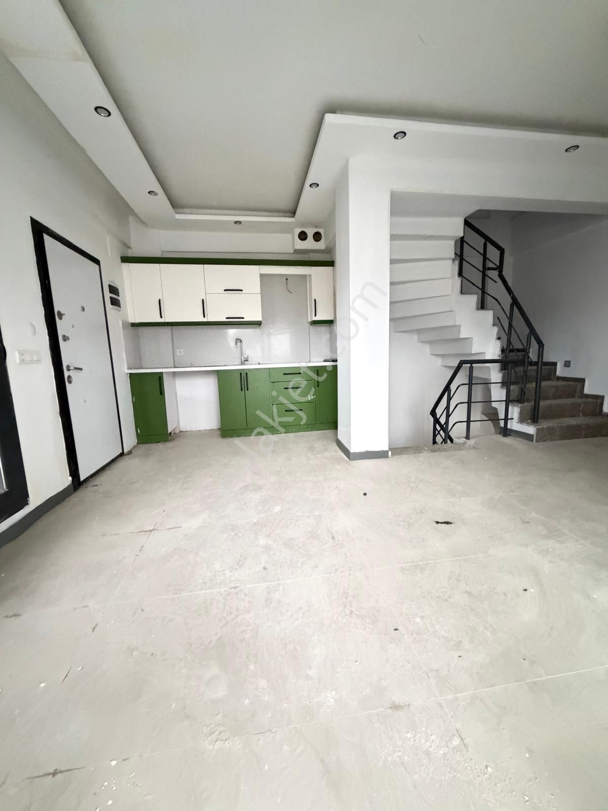 İzmir Urla Balıkova Merkezde Müthiş Sıfır Satılık Tripleks - Görsel 13