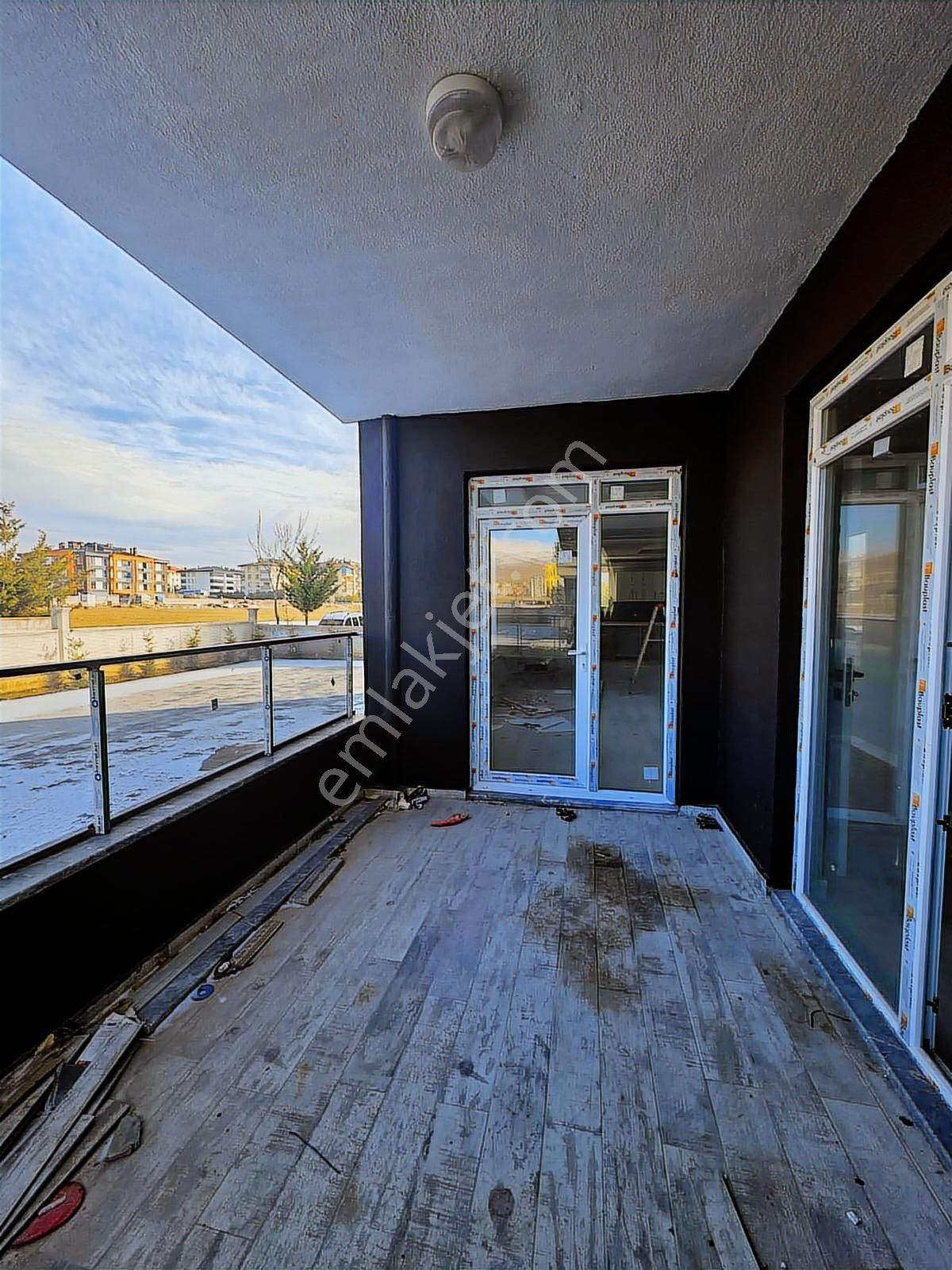 Şafak Caddesi Yakını Kiralık 1+1 Sıfır Daire - Görsel 9