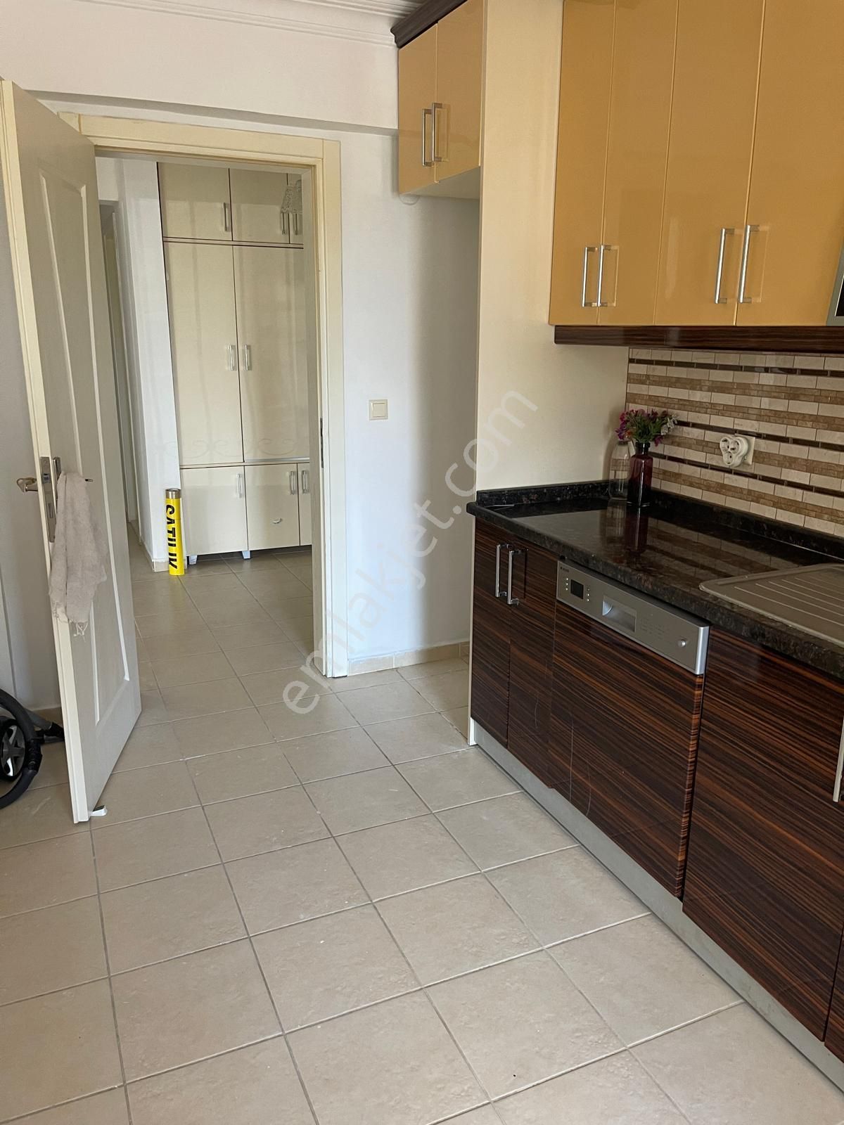 Hipotez'den Kurtuluş Mahallesinde 3+1 Satılık Giriş Kat Daire