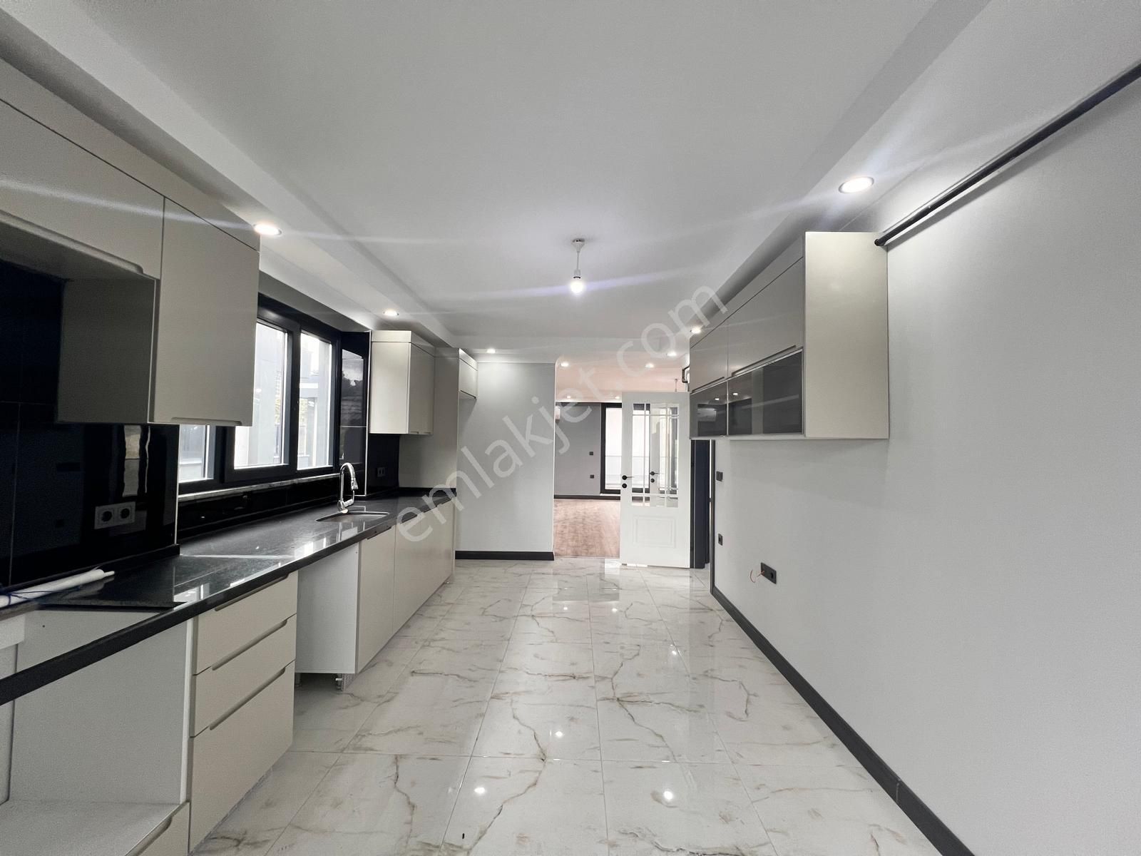 Beylikdüzün De Emsalsiz Sıfır Deniz Manzaralı 5+2 Villa Kaçmaz - Görsel 18