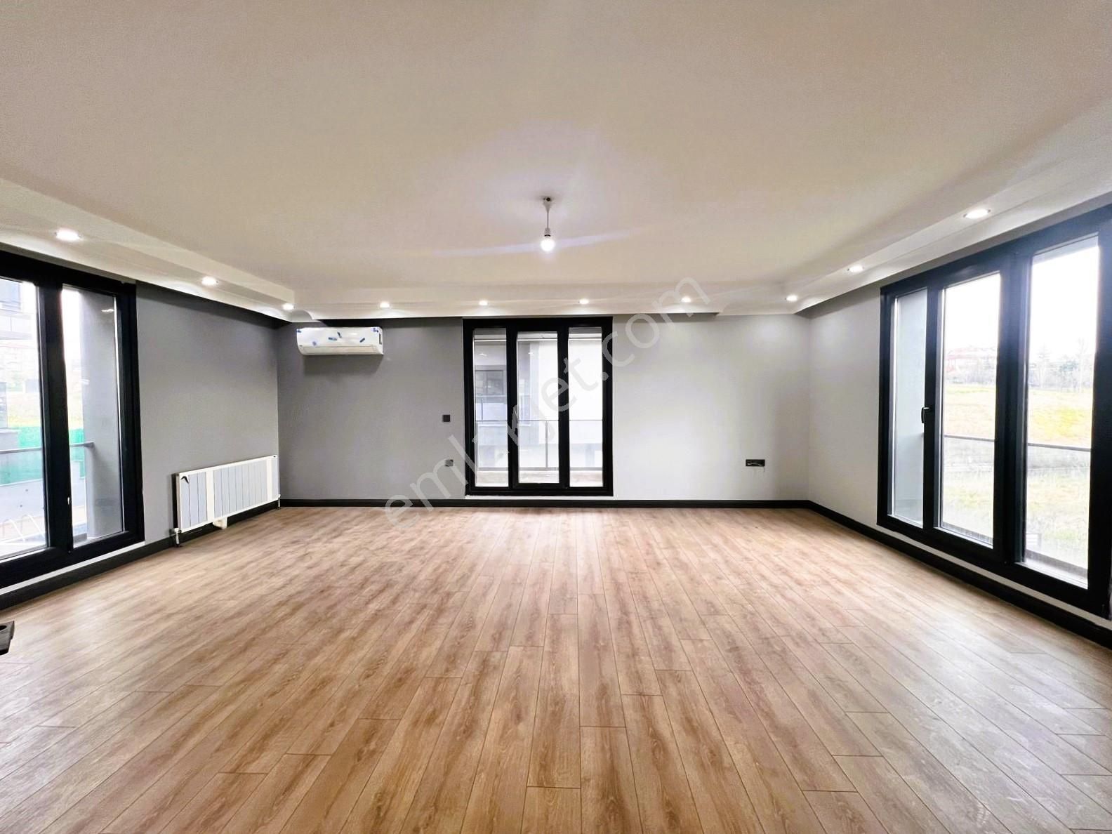 Beylikdüzün De Emsalsiz Sıfır Deniz Manzaralı 5+2 Villa Kaçmaz - Görsel 3