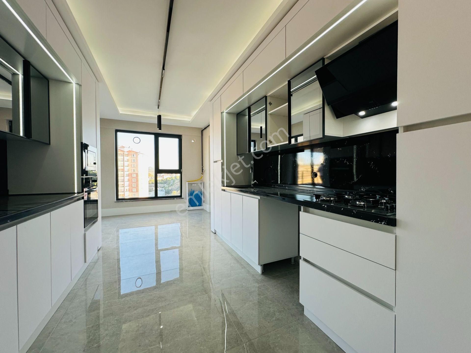 Nam-ak Emlak'tan Kapalı Oto. Giyinme Odalı Sıfır 7.kat 4+1 Site Dairesi - Görsel 3