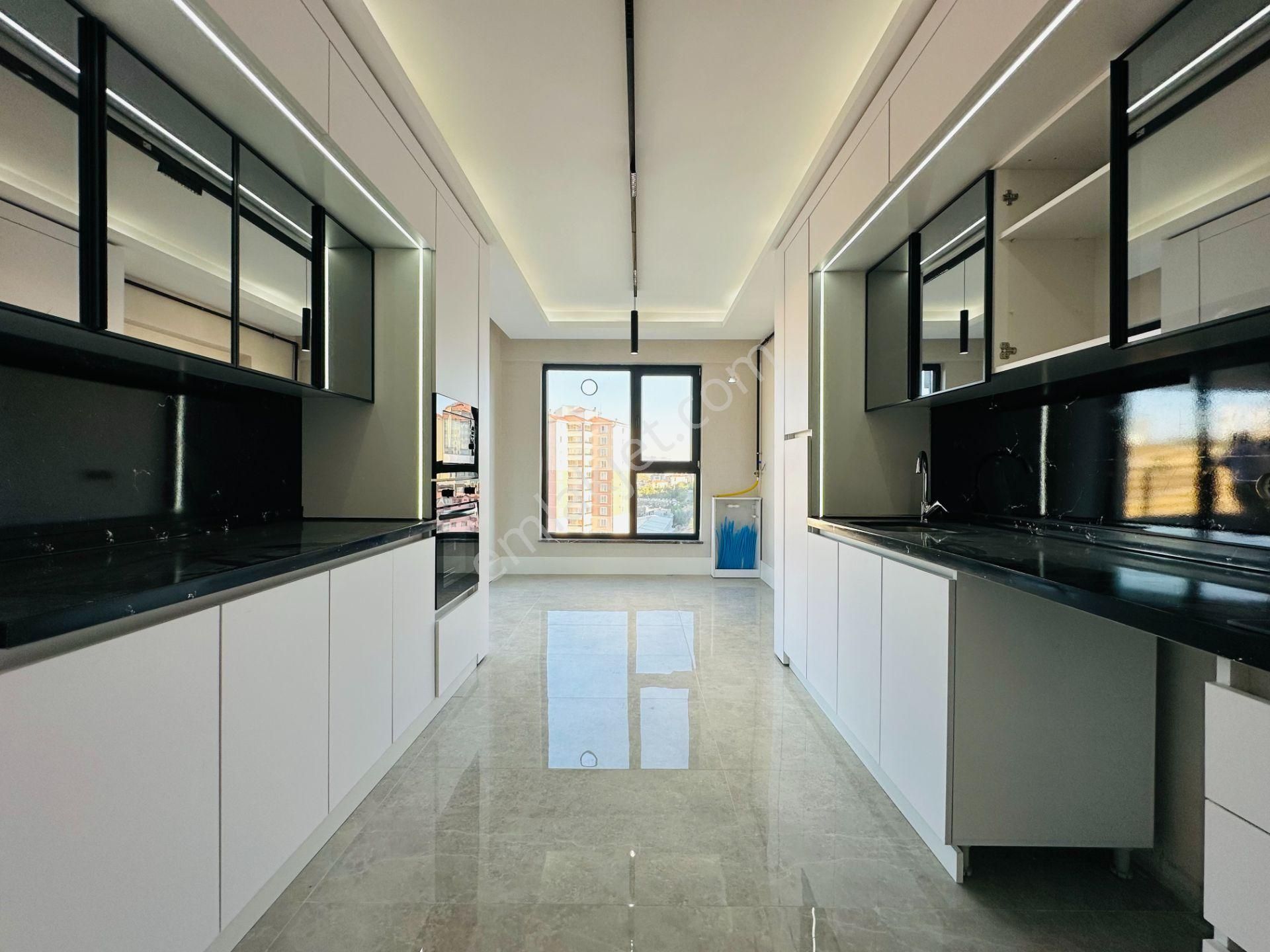 Nam-ak Emlak'tan Kapalı Oto. Giyinme Odalı Sıfır 7.kat 4+1 Site Dairesi - Görsel 2