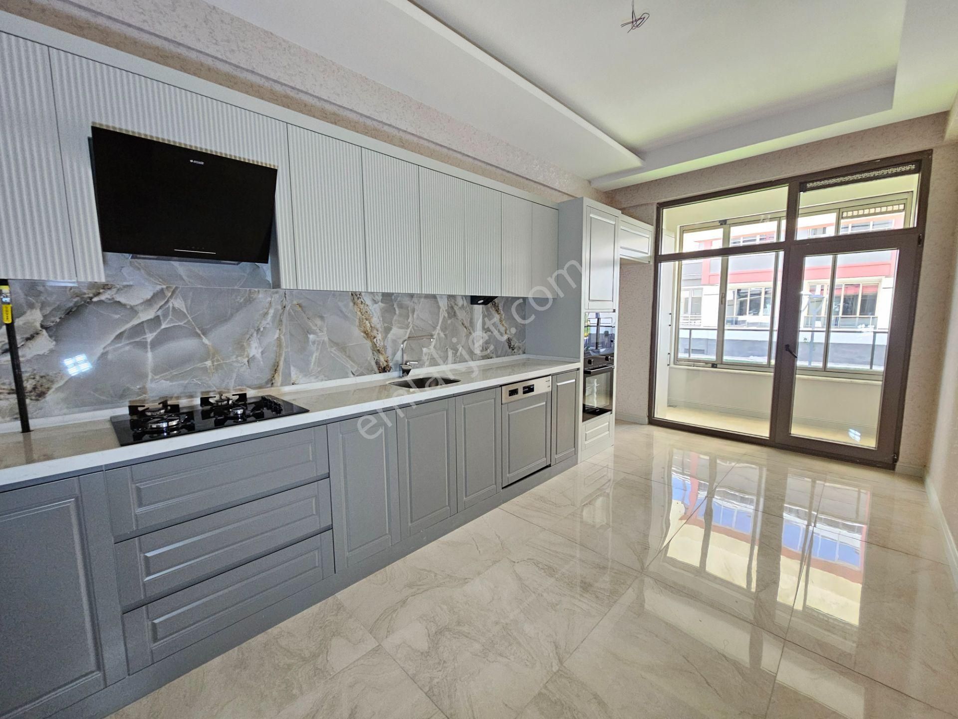 İşyapar Gayrimenkulden Şafak Caddesine Yakın Site İçi 2+1 Lüks Daireler 🔥