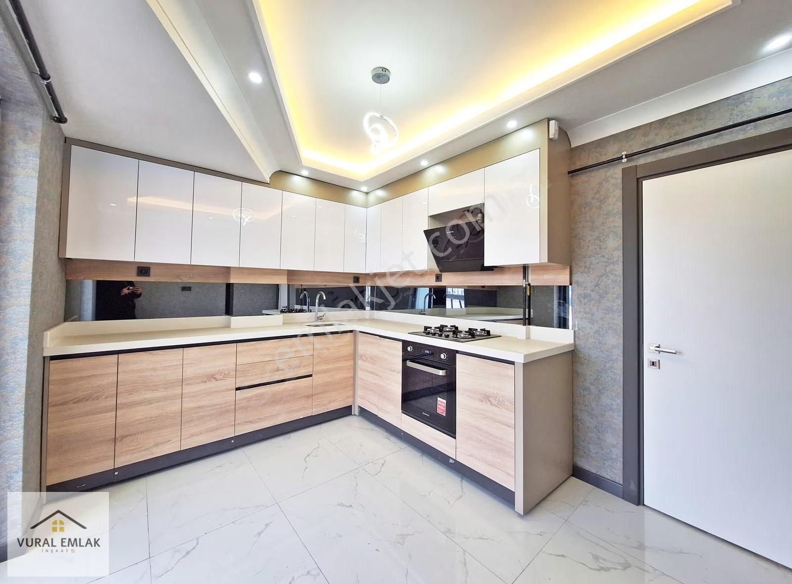 Vural Emlaktan 3+1 İskanlı Ara Katta Ultra Lüx Menderes Mh 145m2