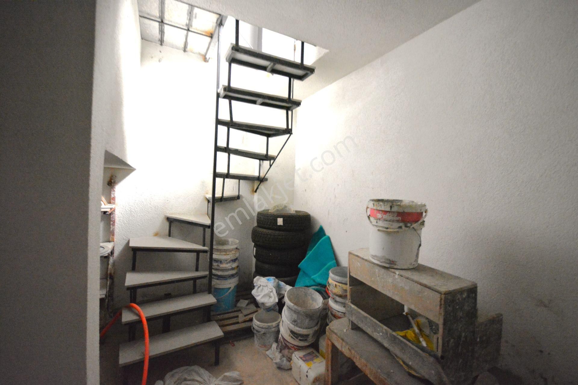 Kiralık Dükkan 200 M2 Konumu Güzel İskanlı Depolu Mutfaklı Özel Dekor Yapılmış - Görsel 23