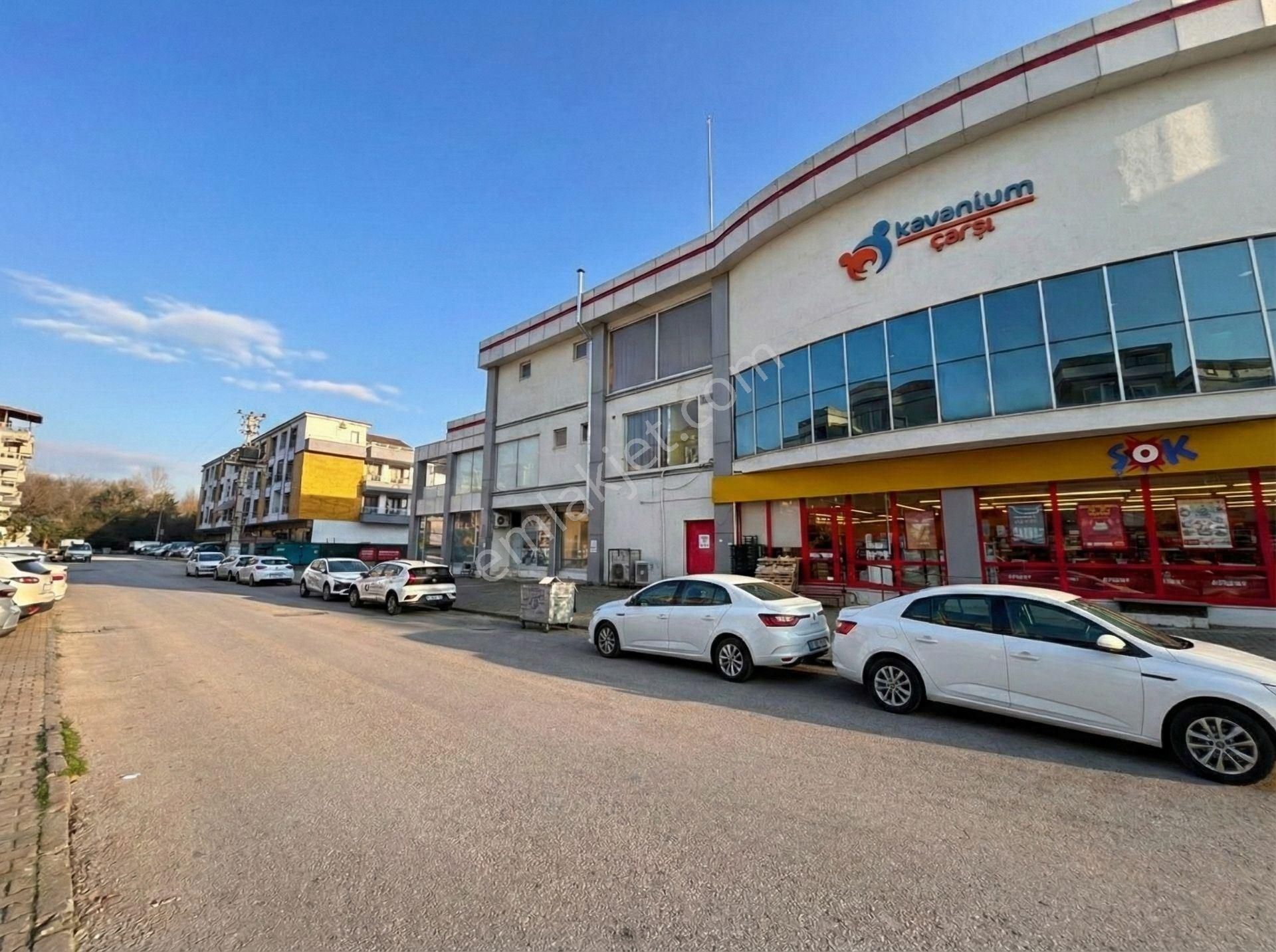 İzmit Kavanium Çarşı İş Merkezinde Satılık 85 M² Dükkan