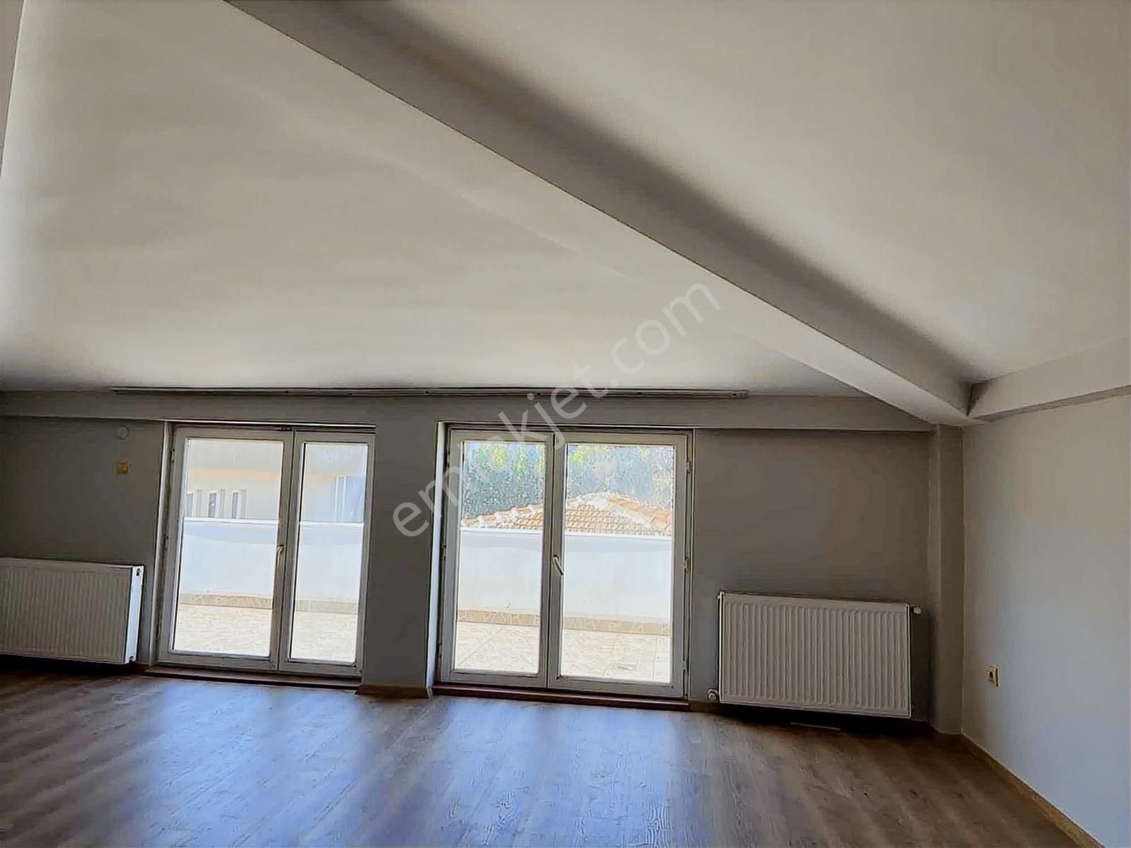 Tarabya Sanatçılar Sitesi 4 + 1 Kupon Satılık Çatı Dubleks - Görsel 16
