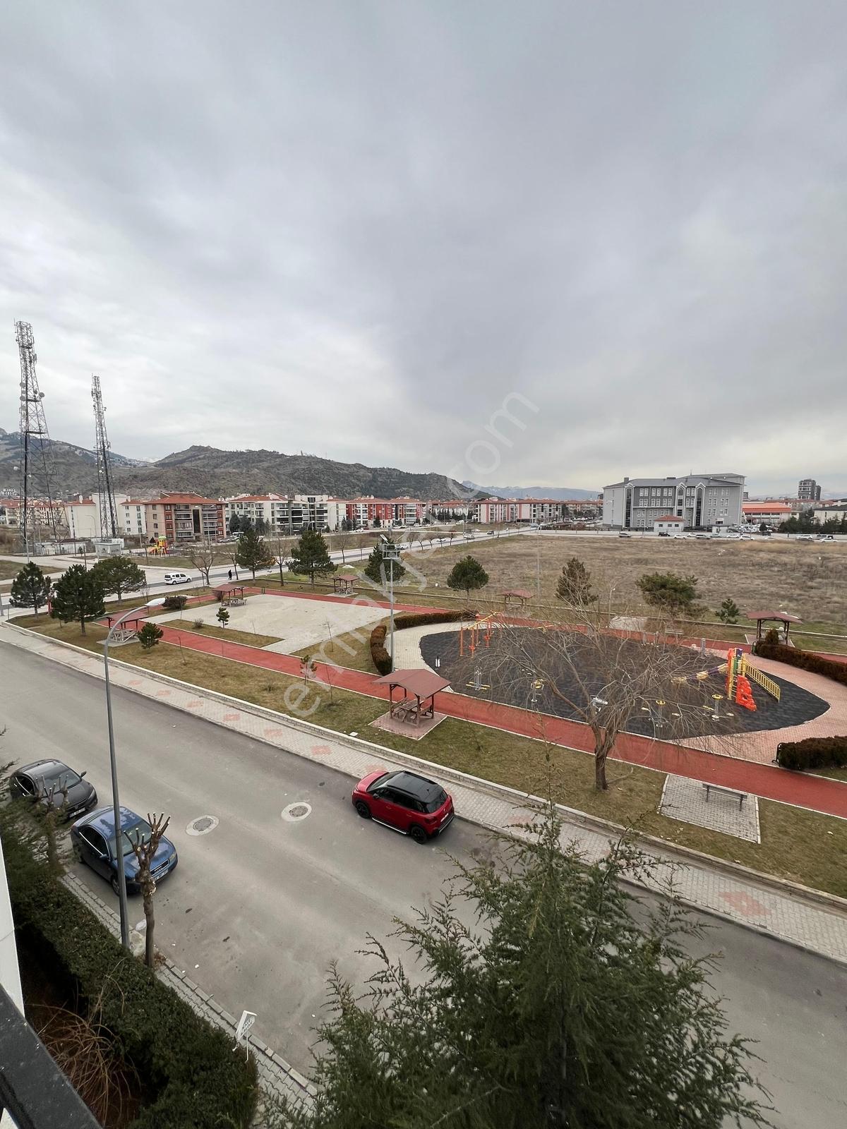Afyon Özsu Emlak'tan Uydukent Te Site İçi Satılık 3+1 Daire - Görsel 2