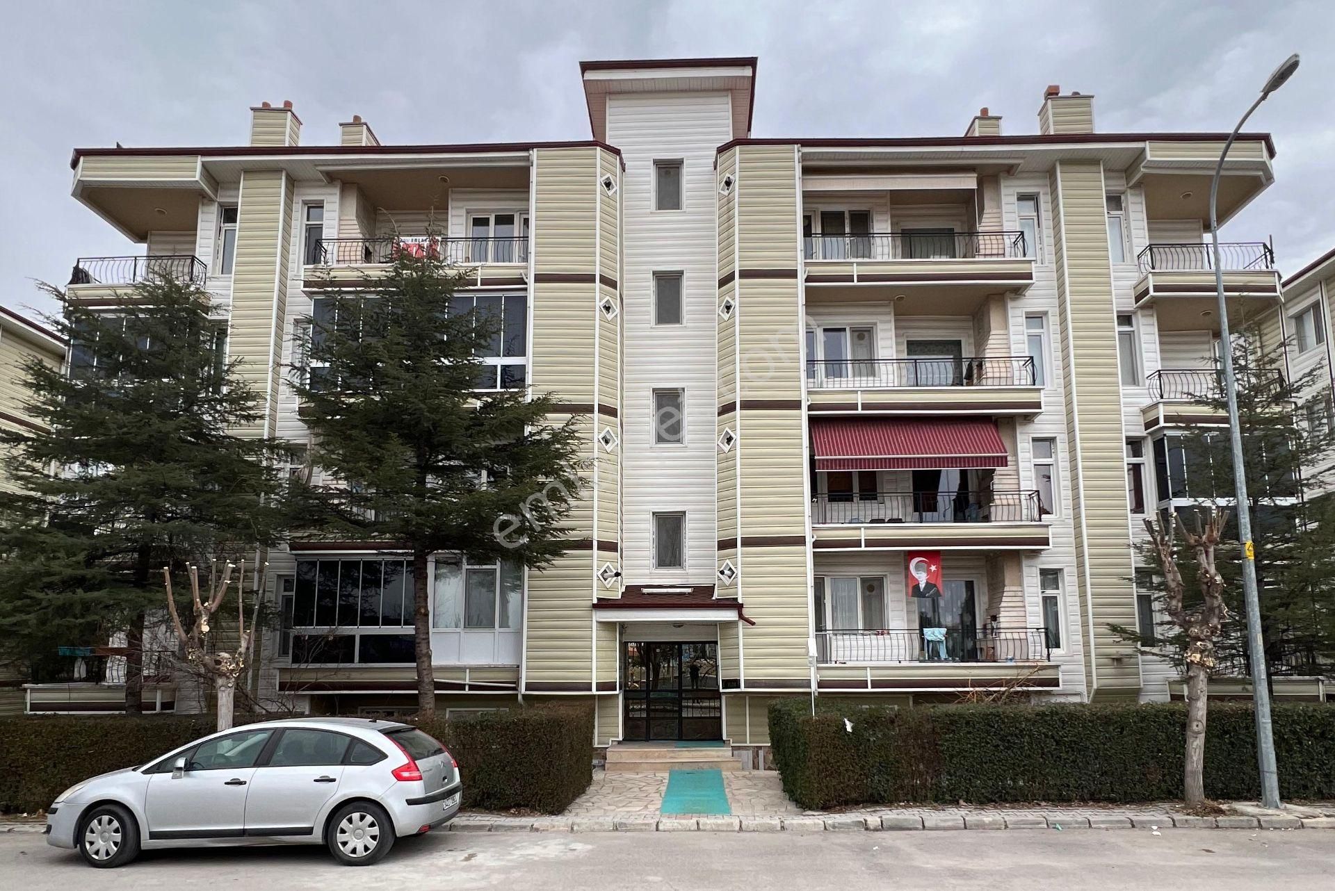 Afyon Özsu Emlak'tan Uydukent Te Site İçi Satılık 3+1 Daire